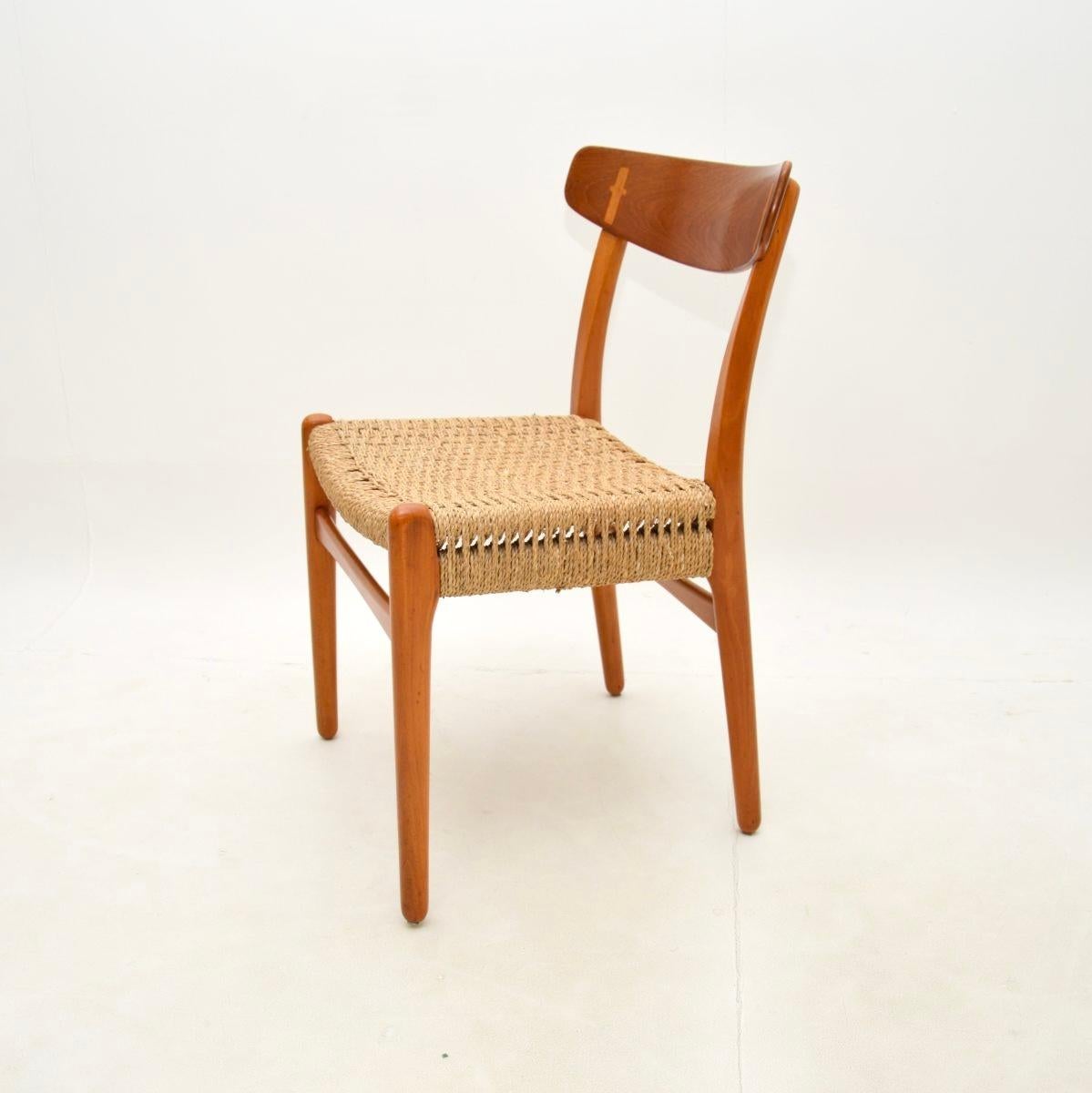 Set di otto sedie da pranzo danese vintage CH-23 di Hansen per Carl Hansen in vendita 1