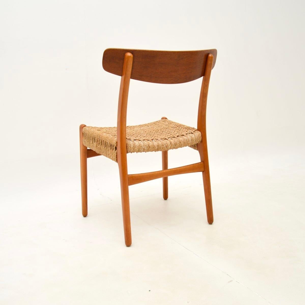 Set di otto sedie da pranzo danese vintage CH-23 di Hansen per Carl Hansen in vendita 2