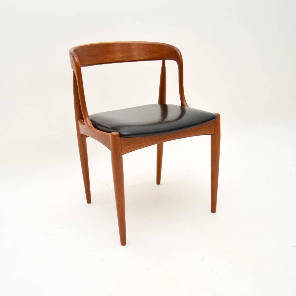 Danois Ensemble de huit chaises de salle à manger danoises en teck vintage par Johannes Andersen en vente