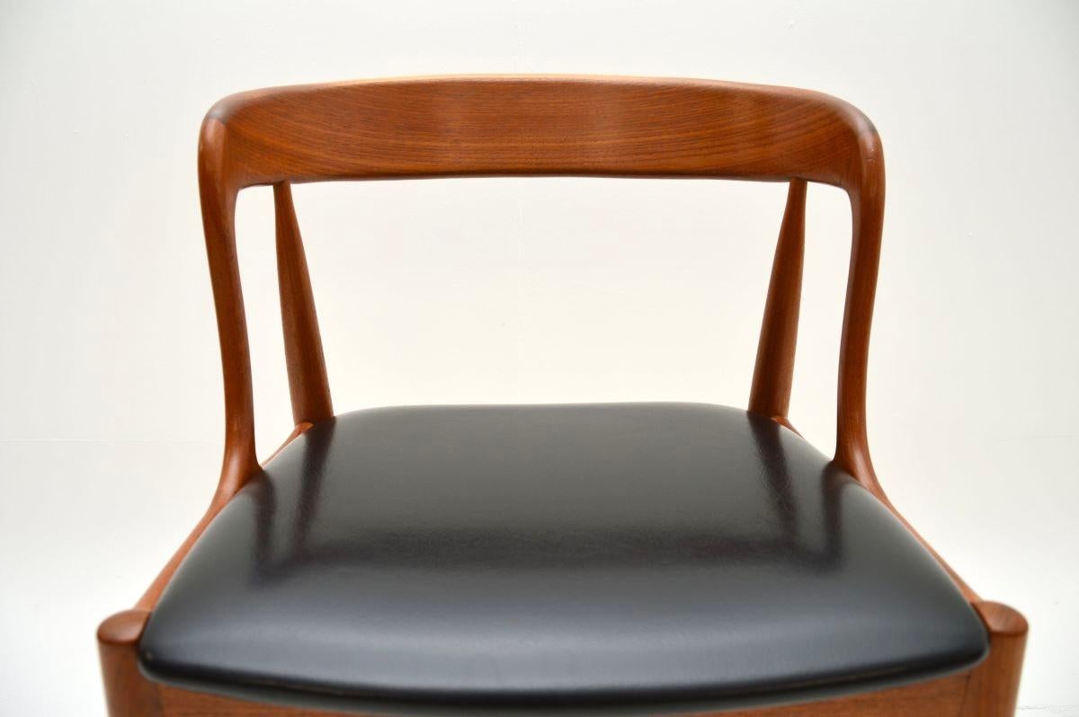 Ensemble de huit chaises de salle à manger danoises en teck vintage par Johannes Andersen en vente 1