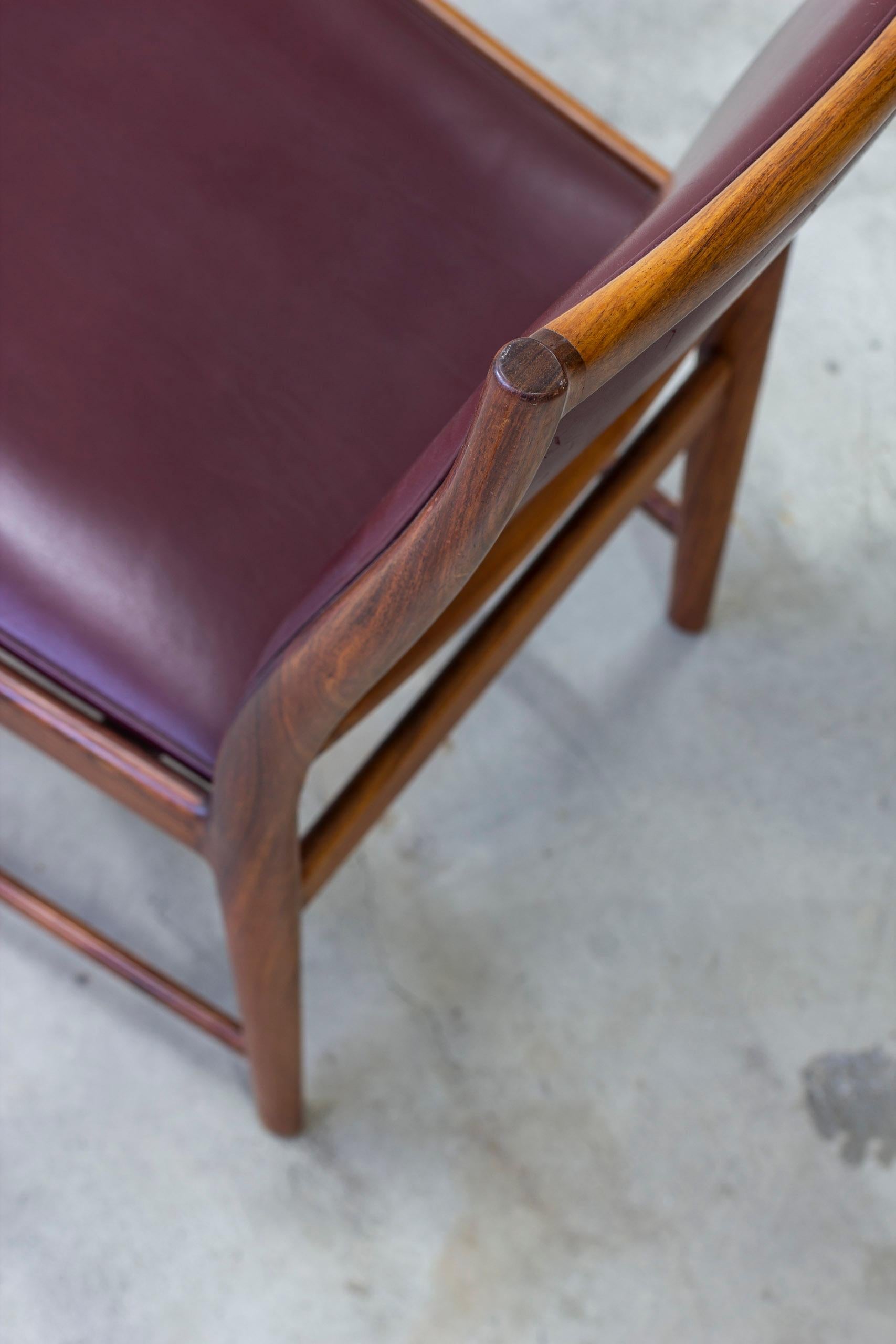 Ensemble de huit chaises de salle à manger en palissandre 
