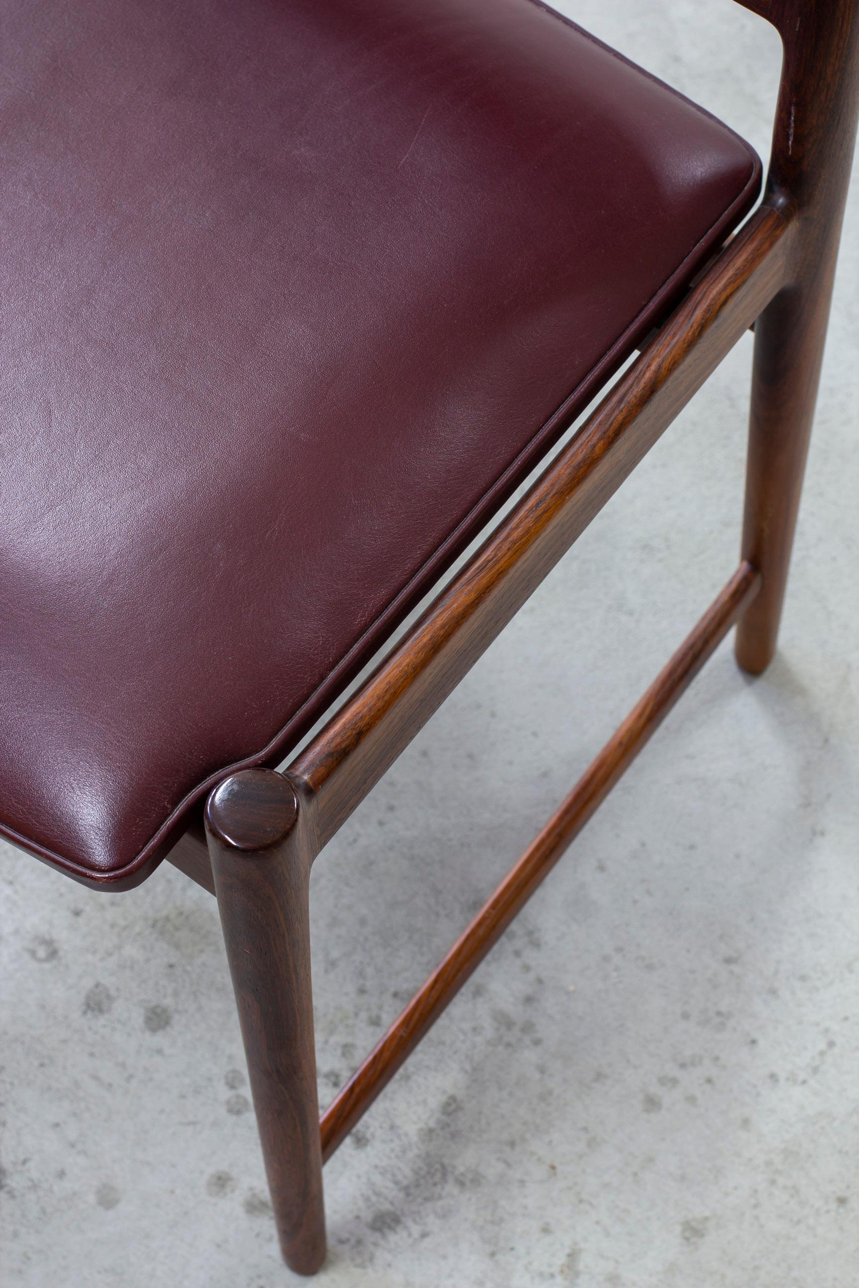 Ensemble de huit chaises de salle à manger en palissandre 
