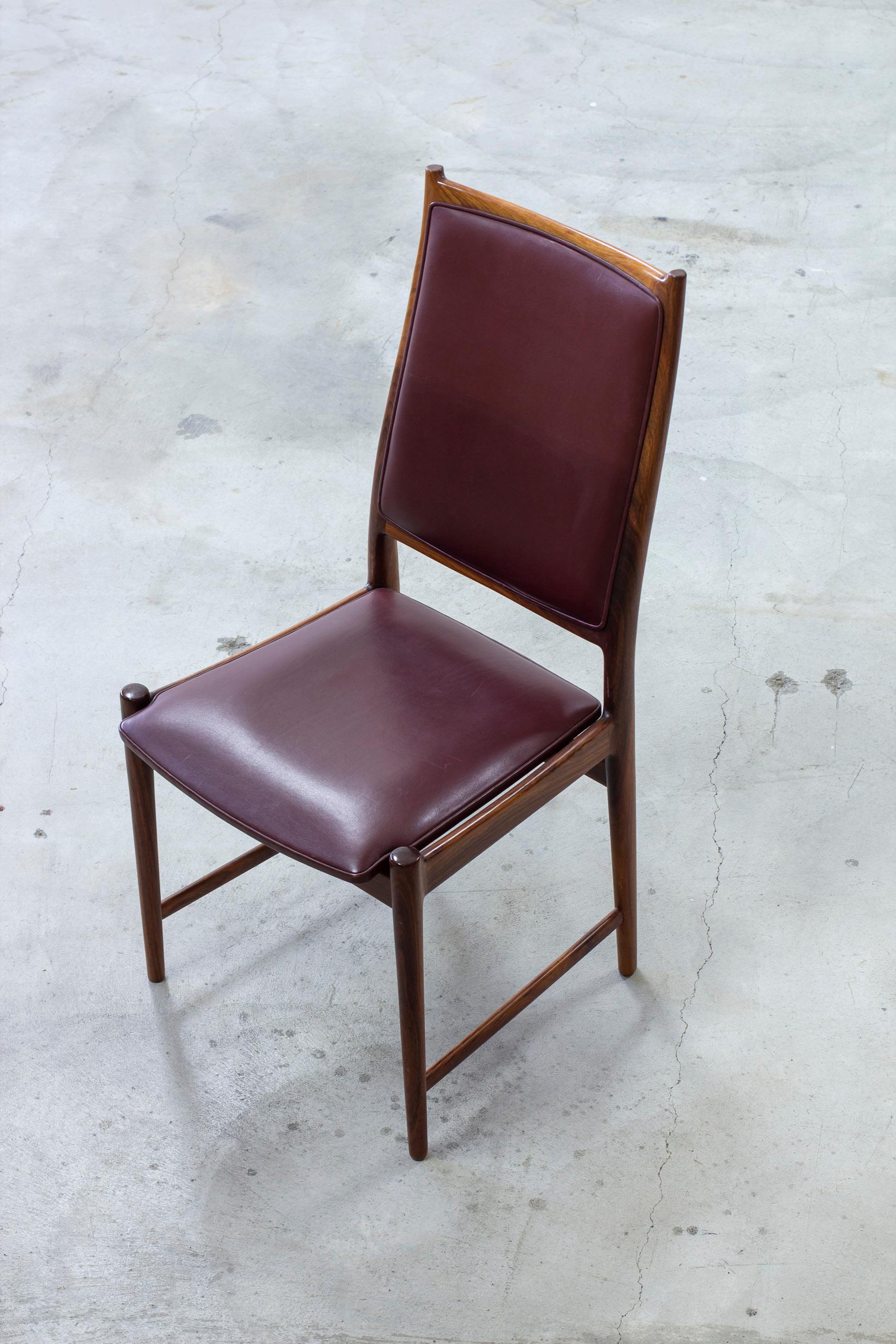 Ensemble de huit chaises de salle à manger en palissandre 