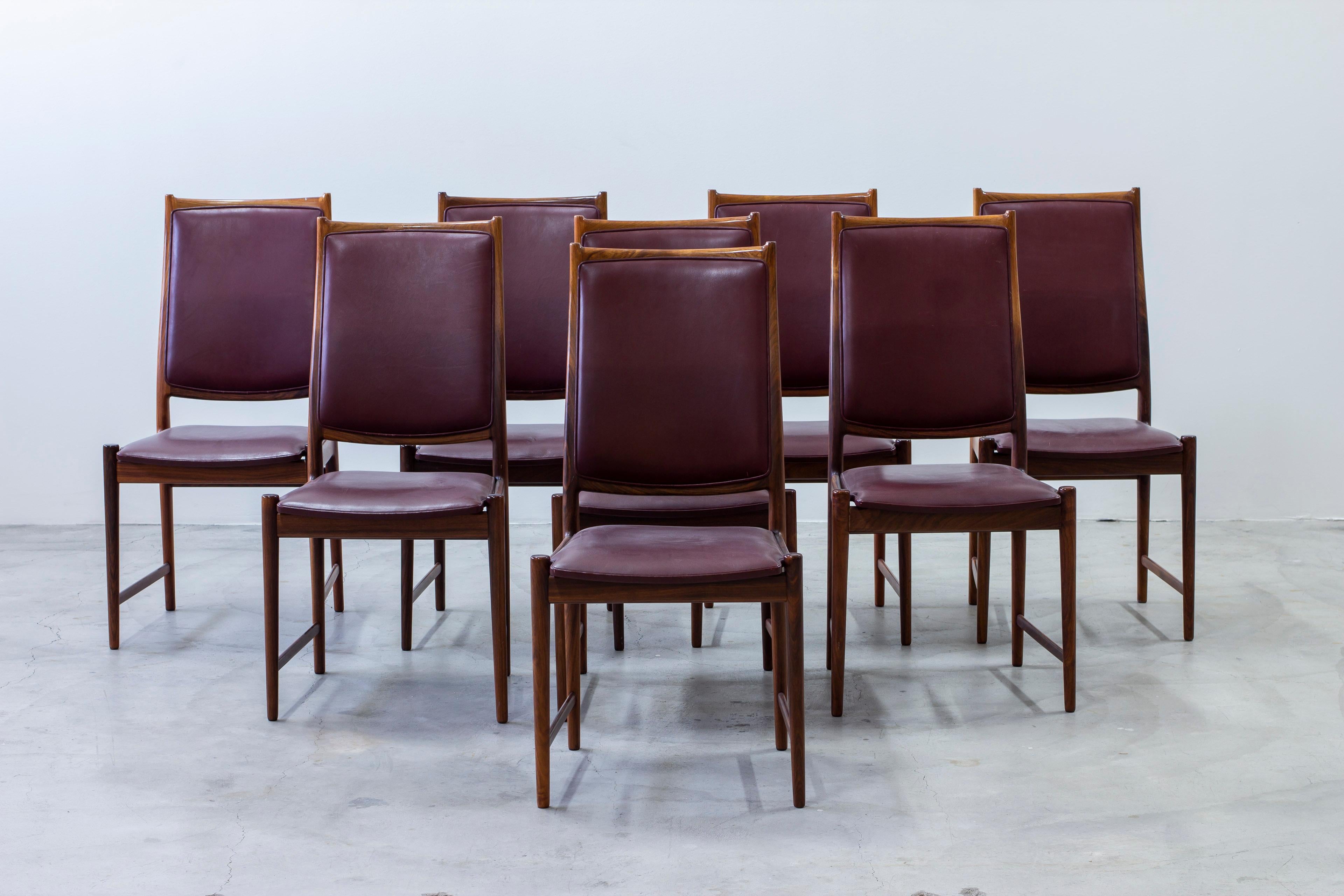 Ensemble de huit chaises de salle à manger en palissandre 