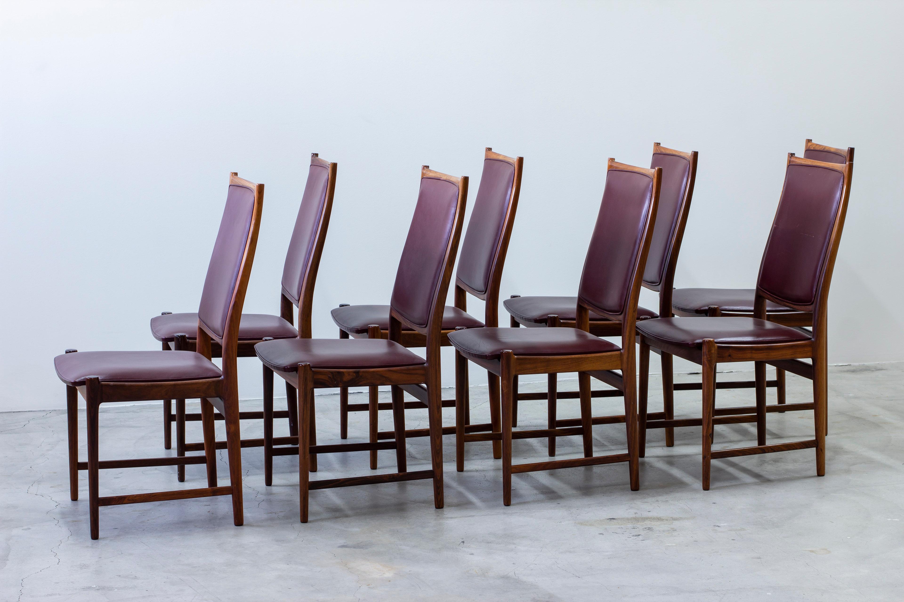 Scandinave moderne Ensemble de huit chaises de salle à manger en palissandre 