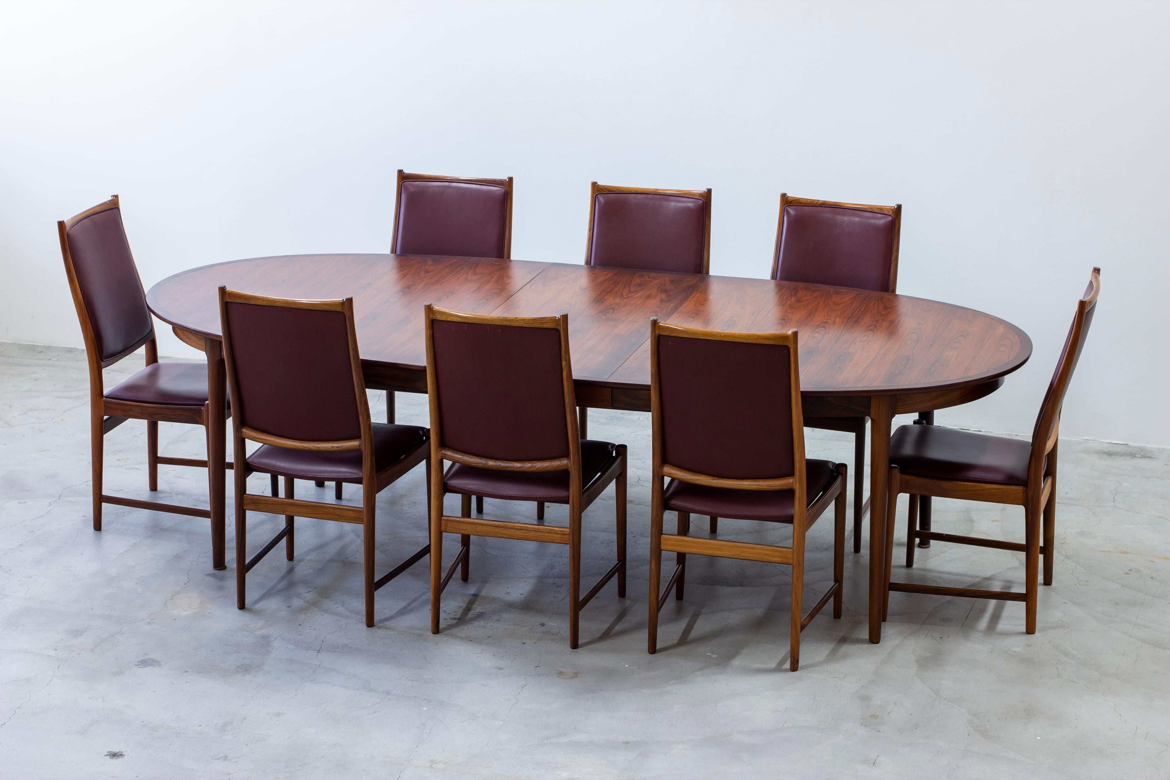 Norvégien Ensemble de huit chaises de salle à manger en palissandre 