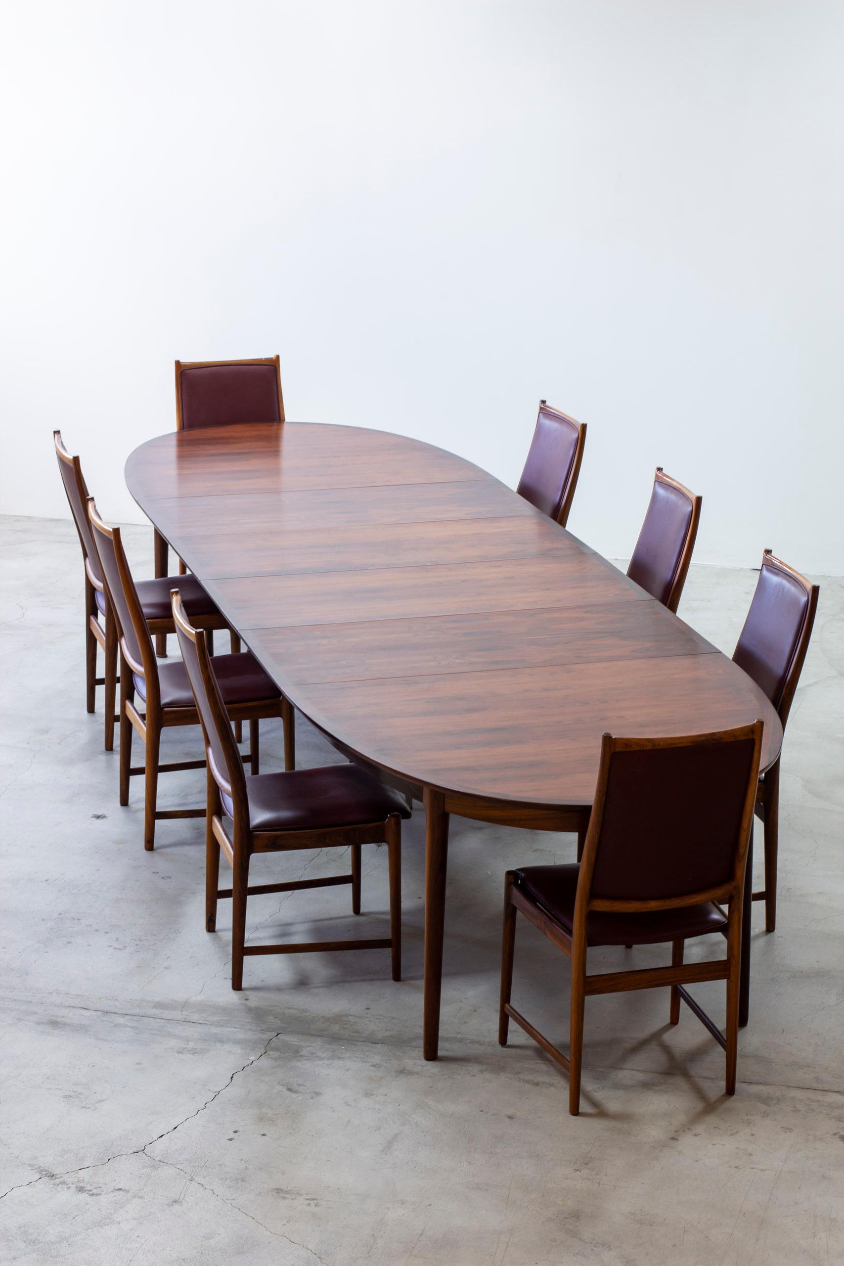 Ensemble de huit chaises de salle à manger en palissandre 