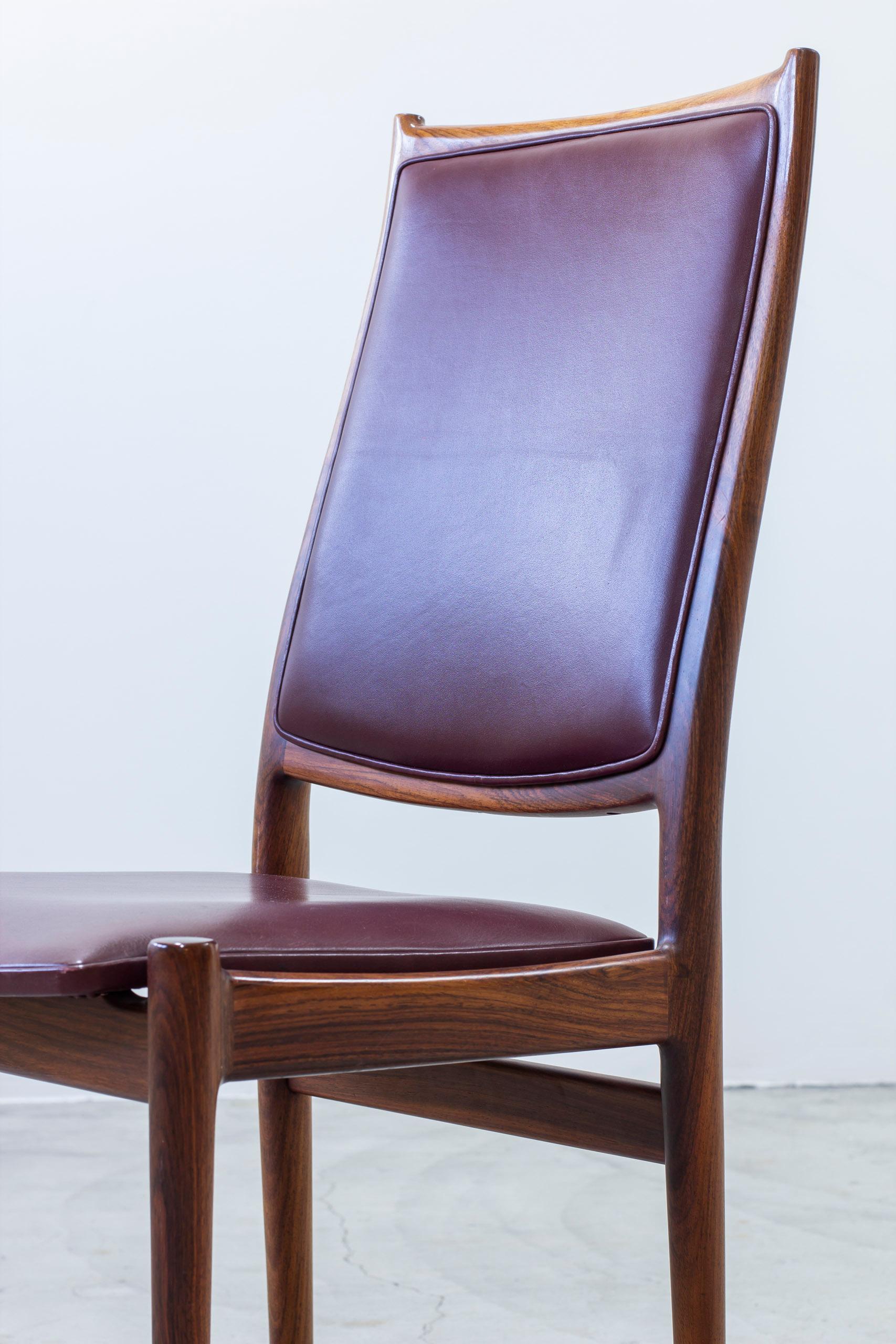 Ensemble de huit chaises de salle à manger en palissandre 