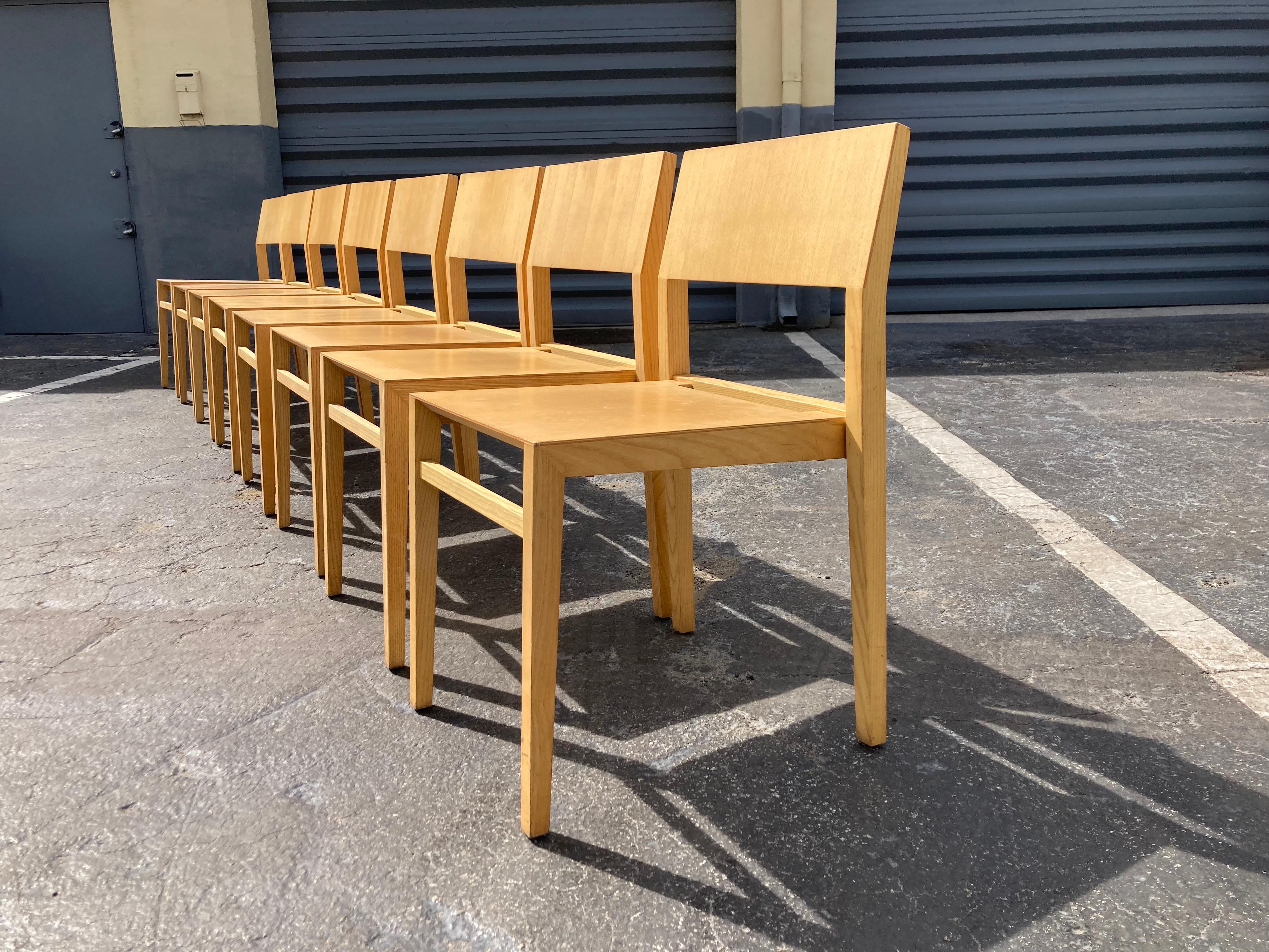 Ensemble de huit chaises designers en vente 5