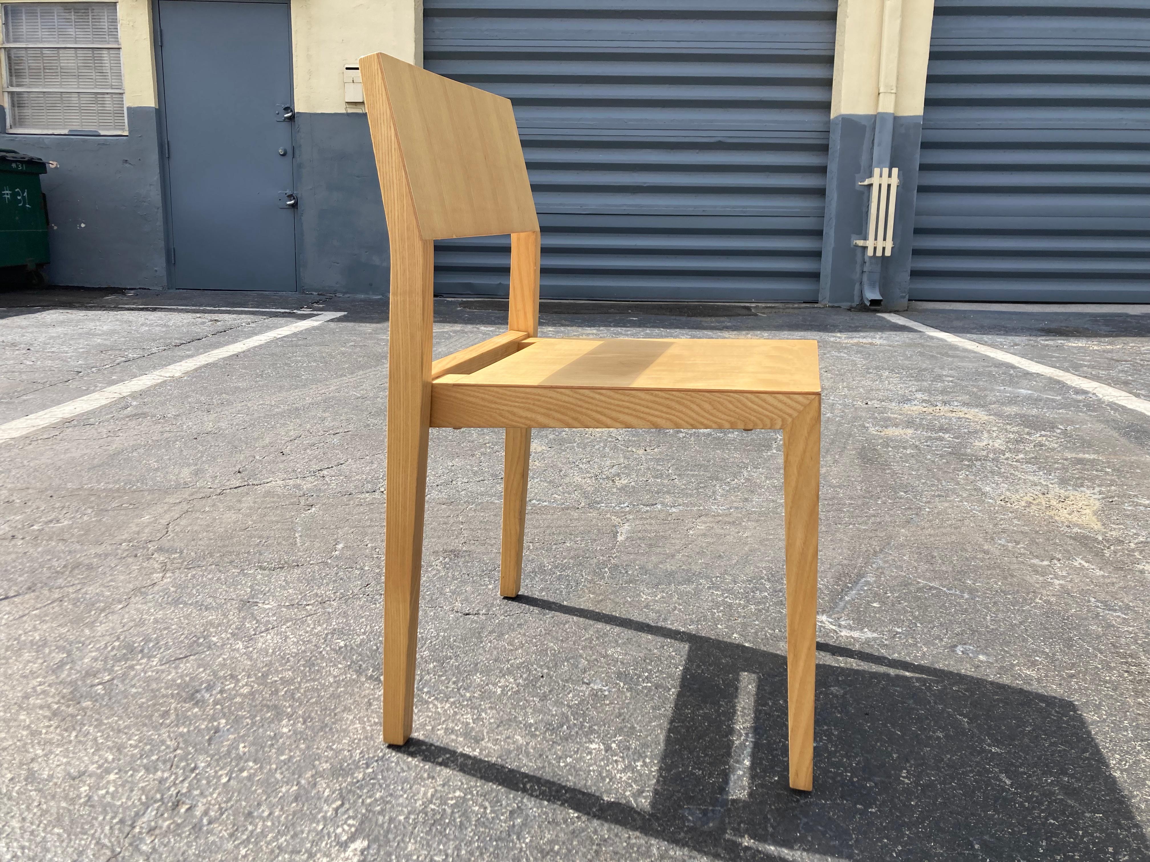 Ensemble de huit chaises designers en vente 11