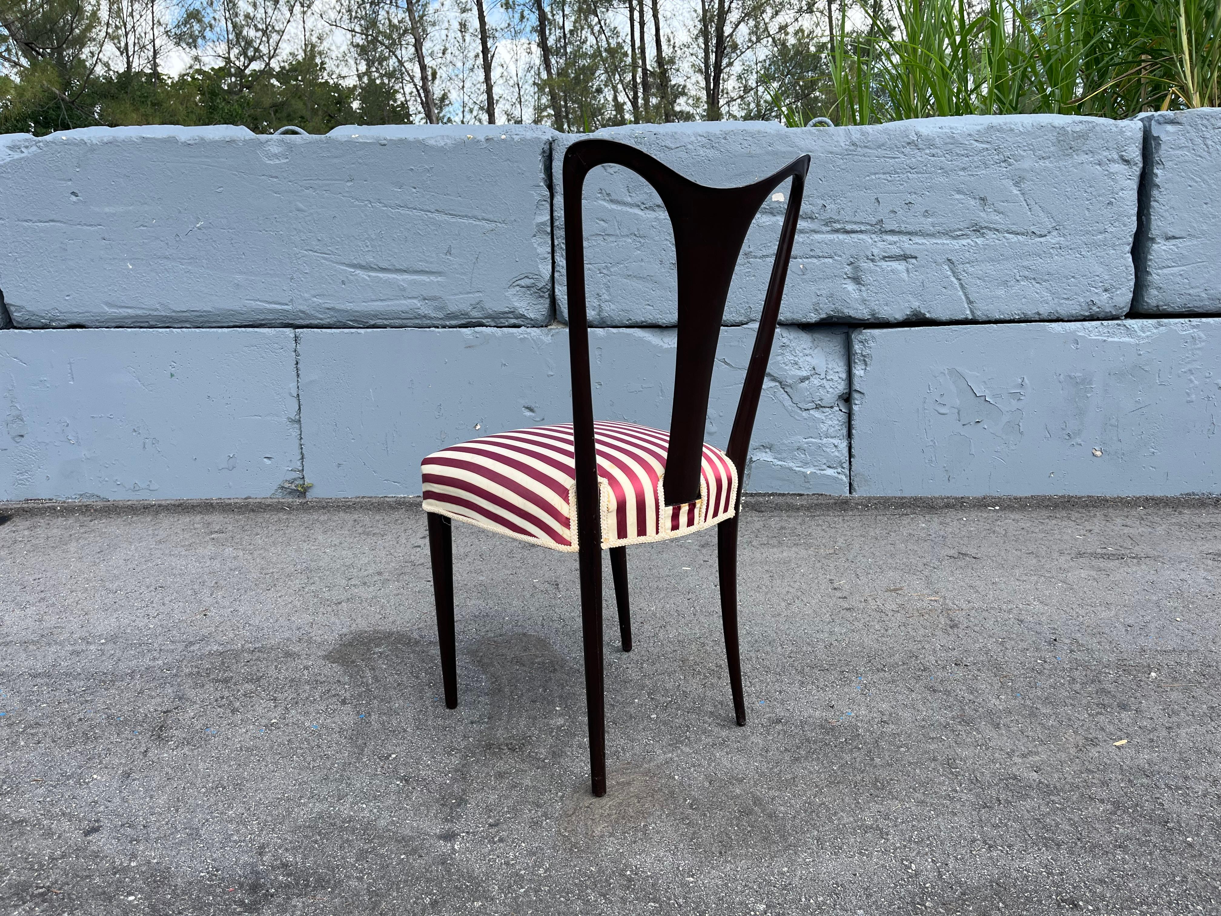 Satz von acht Esszimmerstühlen, Osvaldo Borsani zugeschrieben, Italien 1950er Jahre im Angebot 3