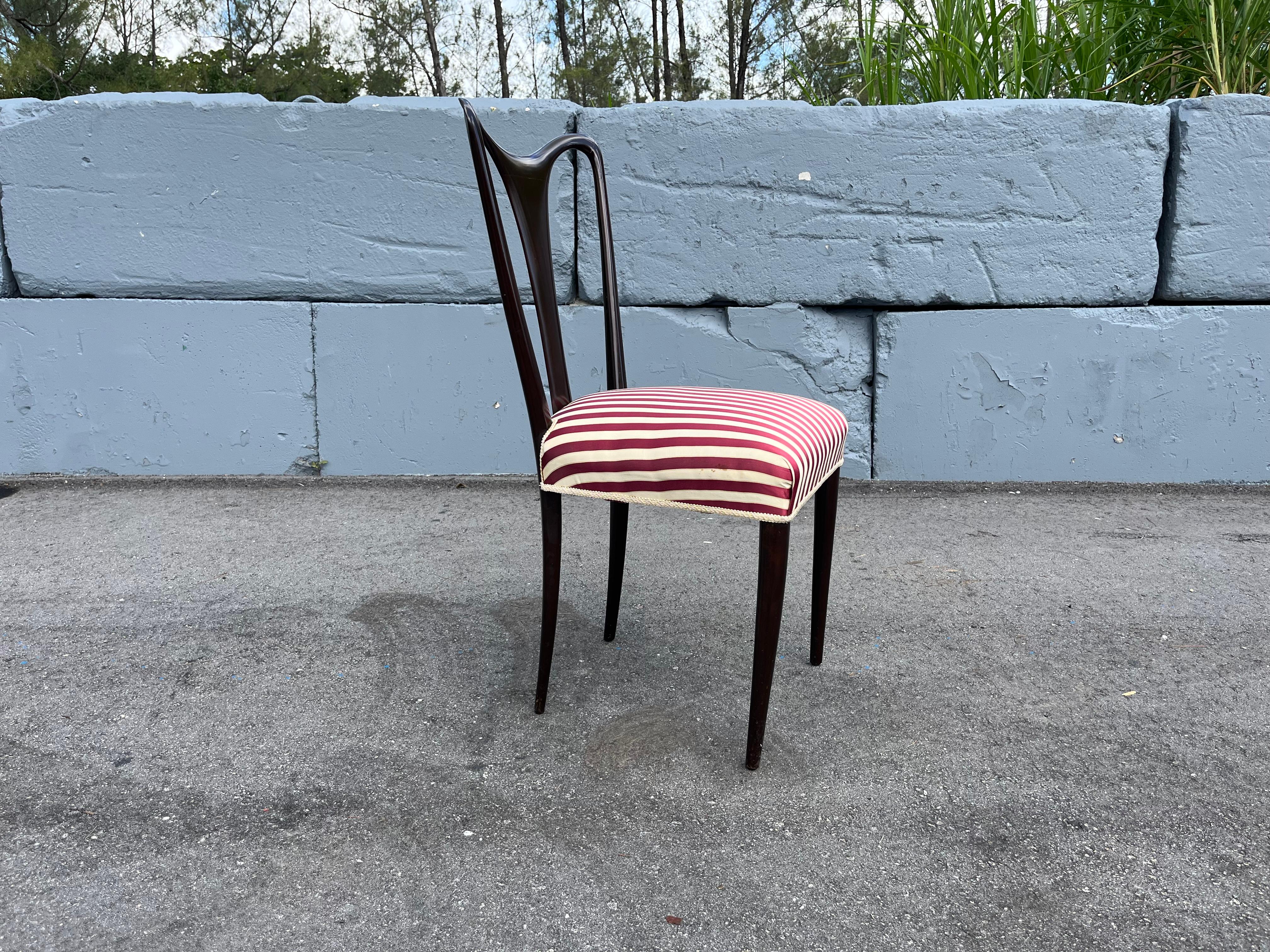 Satz von acht Esszimmerstühlen, Osvaldo Borsani zugeschrieben, Italien 1950er Jahre im Angebot 7