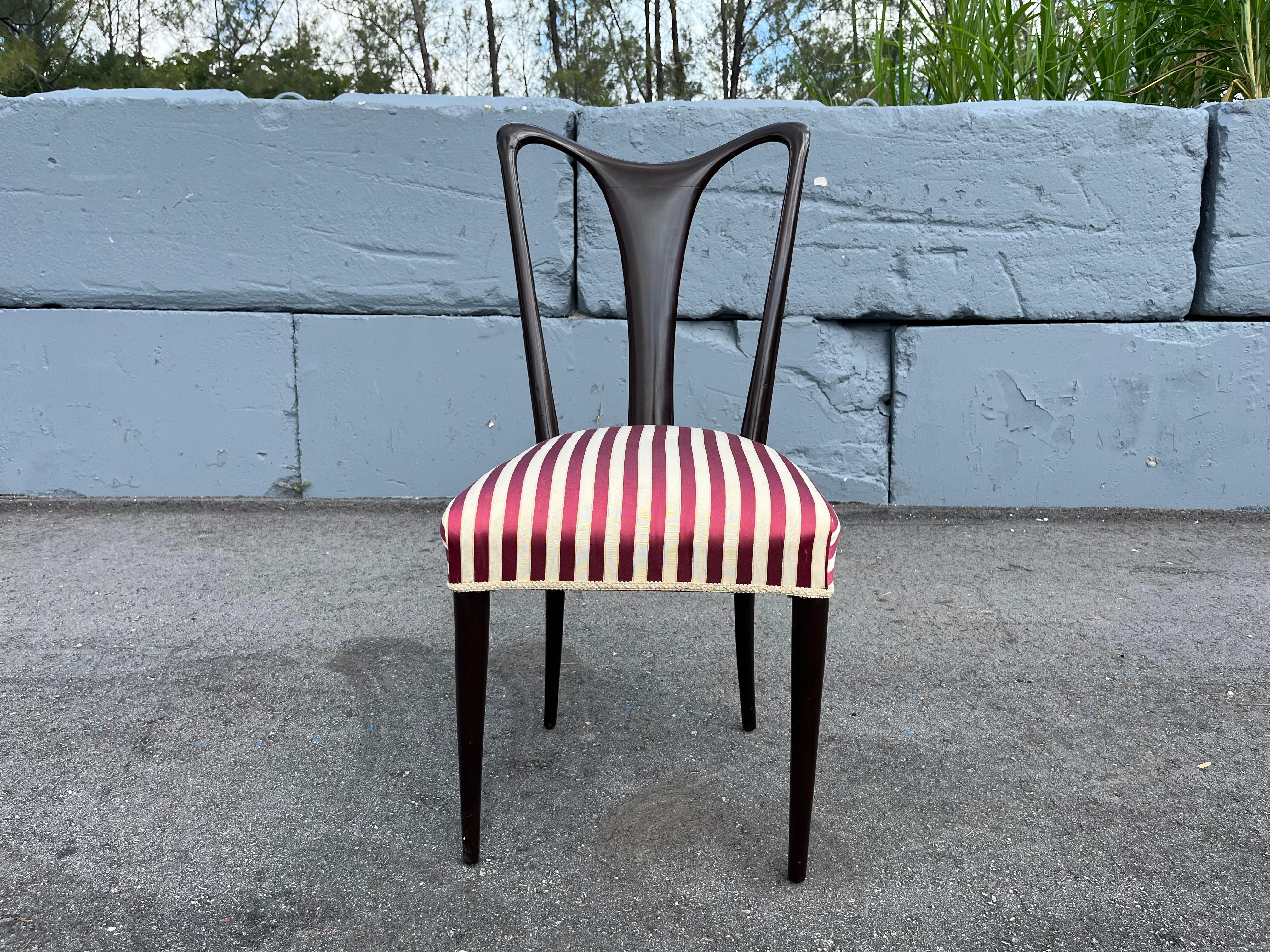 Satz von acht Esszimmerstühlen, Osvaldo Borsani zugeschrieben, Italien 1950er Jahre im Angebot 12