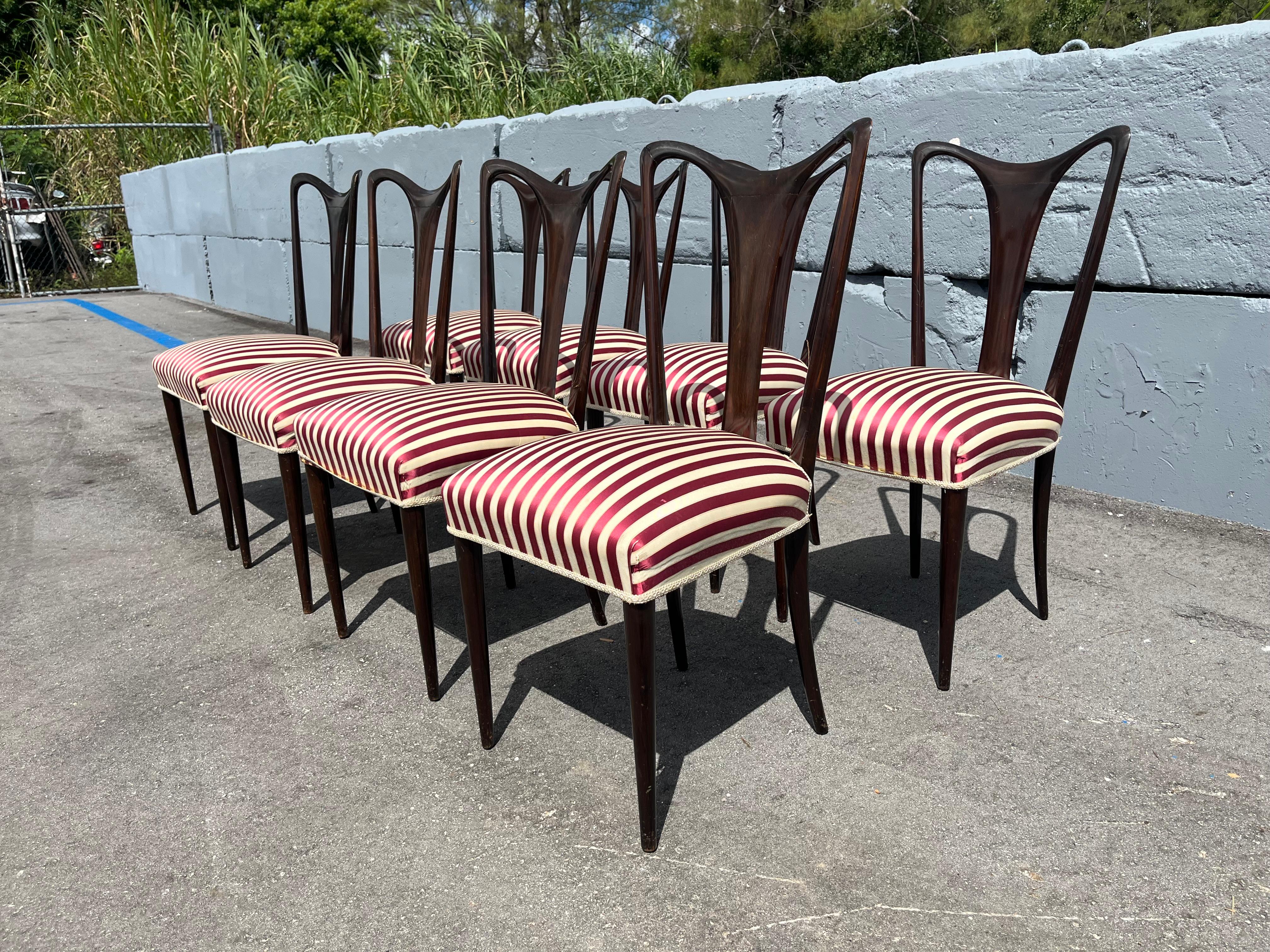 Satz von acht Esszimmerstühlen, Osvaldo Borsani zugeschrieben, Italien 1950er Jahre. Die Stühle müssen geborgen werden, wir können helfen.