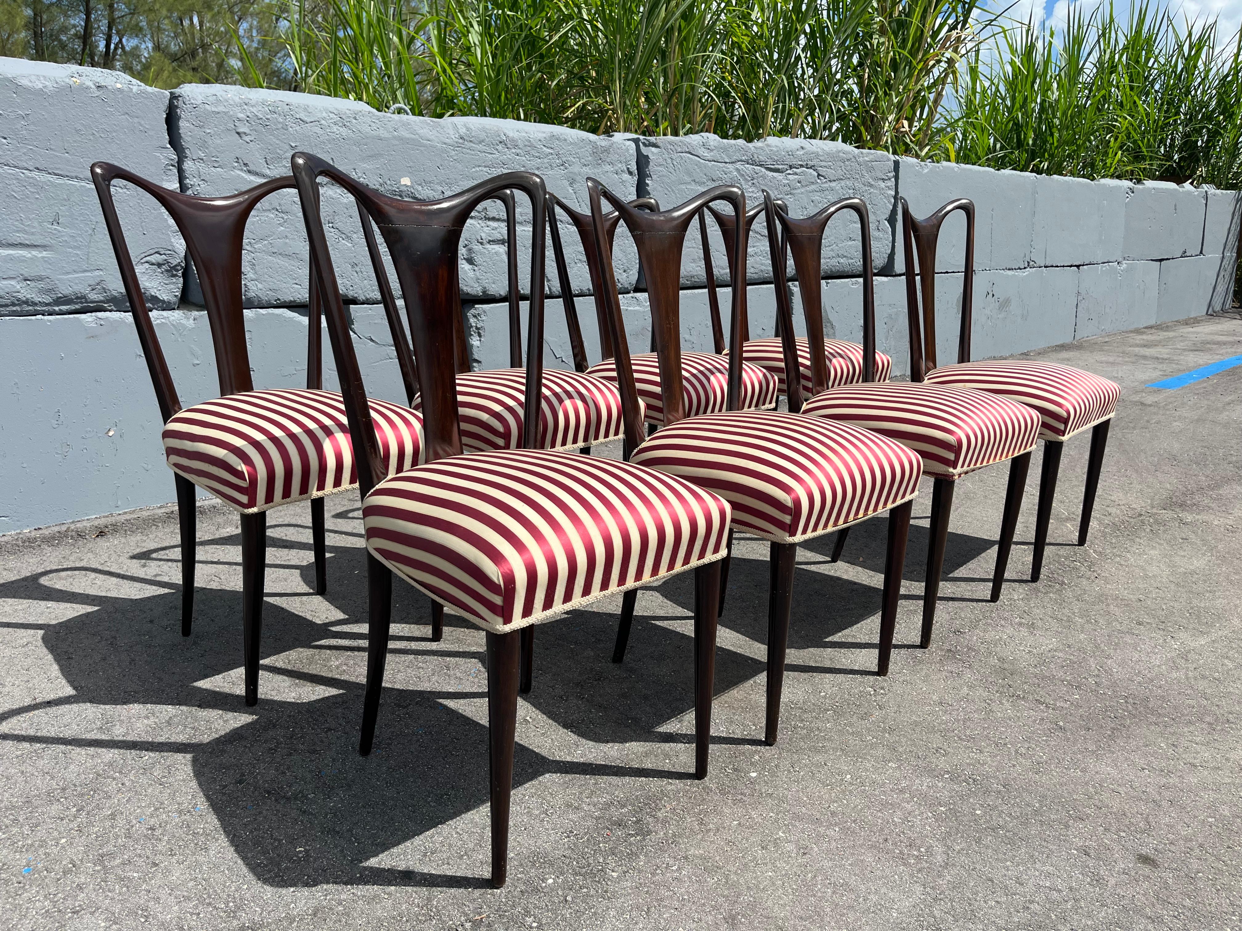 Satz von acht Esszimmerstühlen, Osvaldo Borsani zugeschrieben, Italien 1950er Jahre (Moderne der Mitte des Jahrhunderts) im Angebot