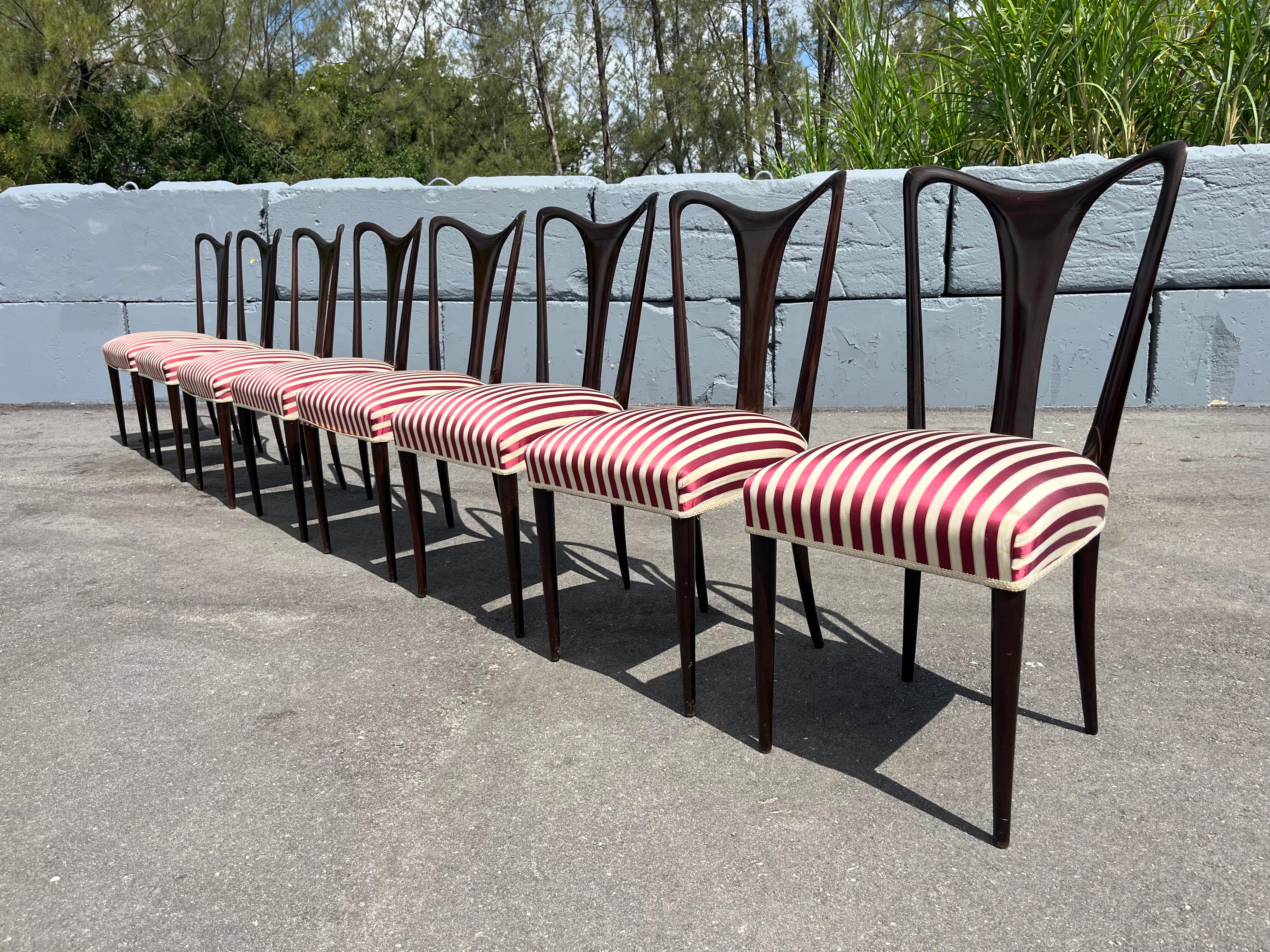 Satz von acht Esszimmerstühlen, Osvaldo Borsani zugeschrieben, Italien 1950er Jahre (Italienisch) im Angebot