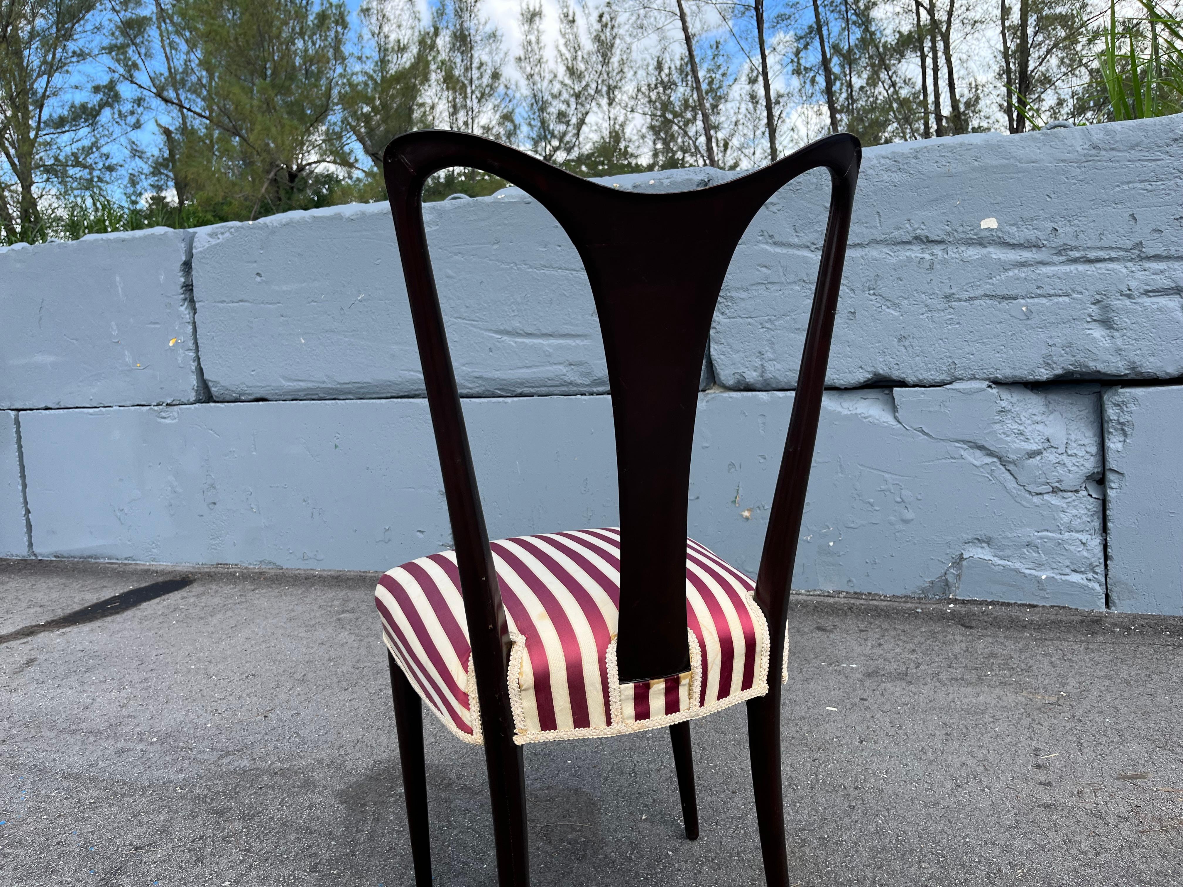 Satz von acht Esszimmerstühlen, Osvaldo Borsani zugeschrieben, Italien 1950er Jahre im Angebot 2