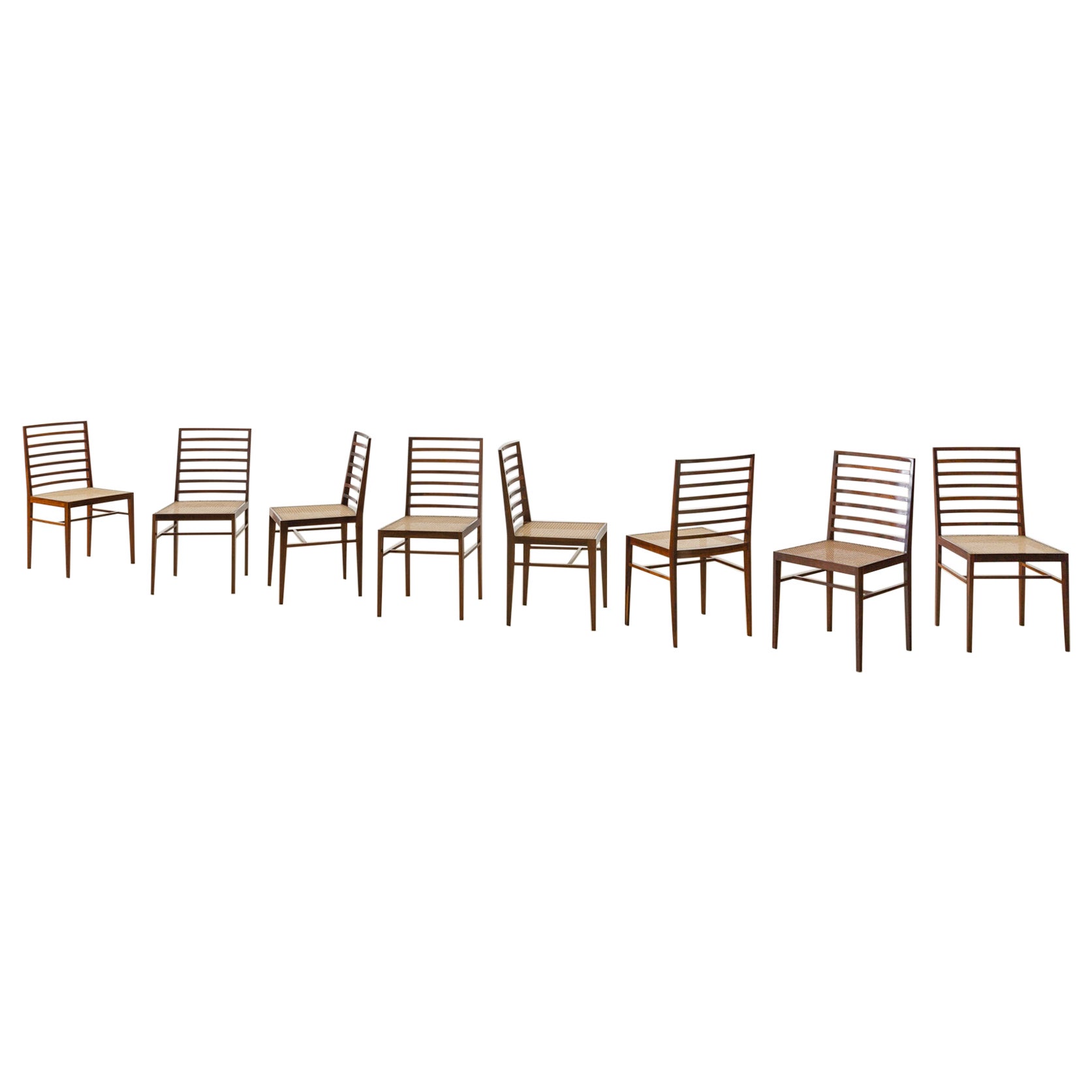 Ensemble de huit chaises de salle à manger par Joaquim Tenreiro, bois de rose et rotin, années 1950, Brésil