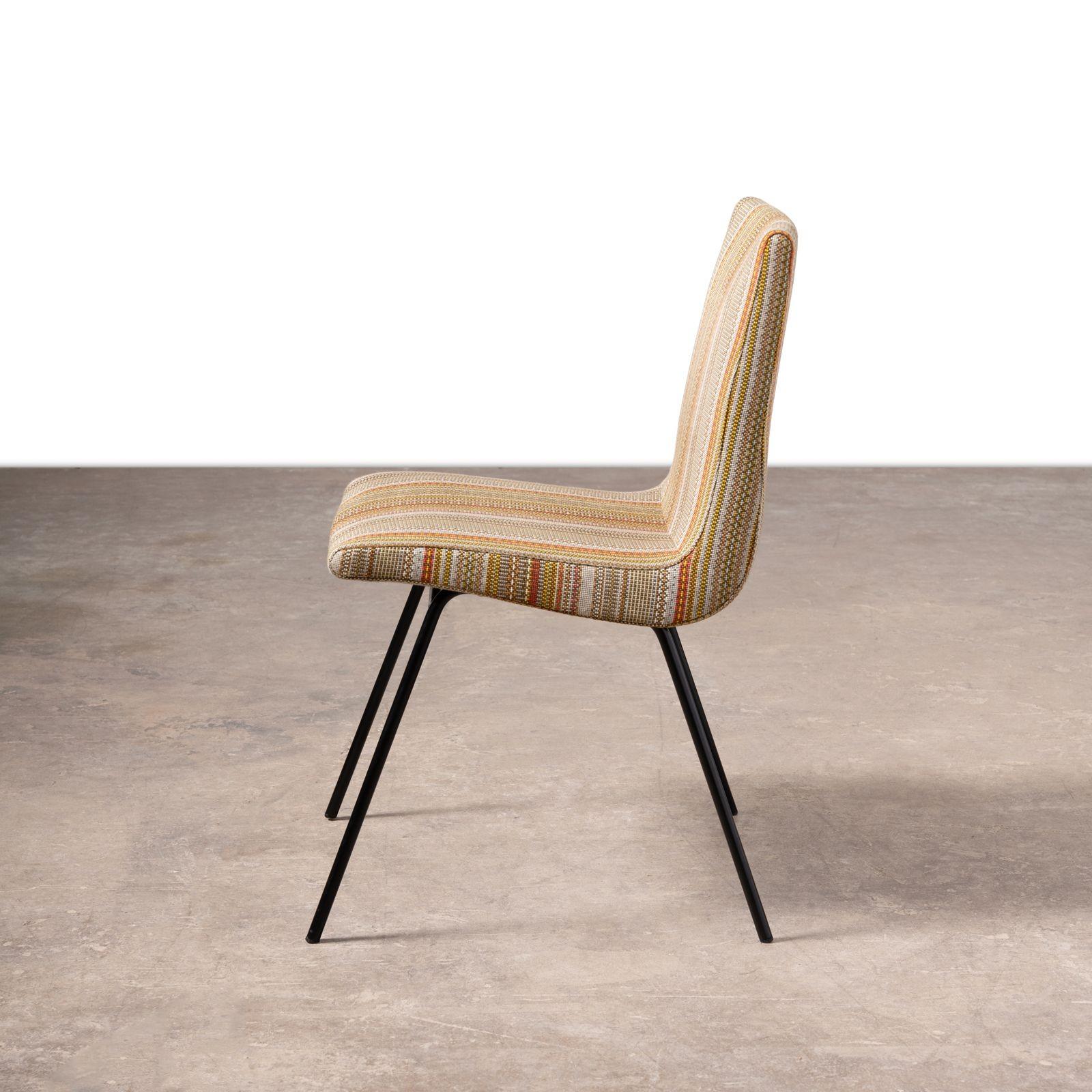 Satz von acht Esszimmerstühlen von Pierre Paulin für Ligne Roset (Polster) im Angebot