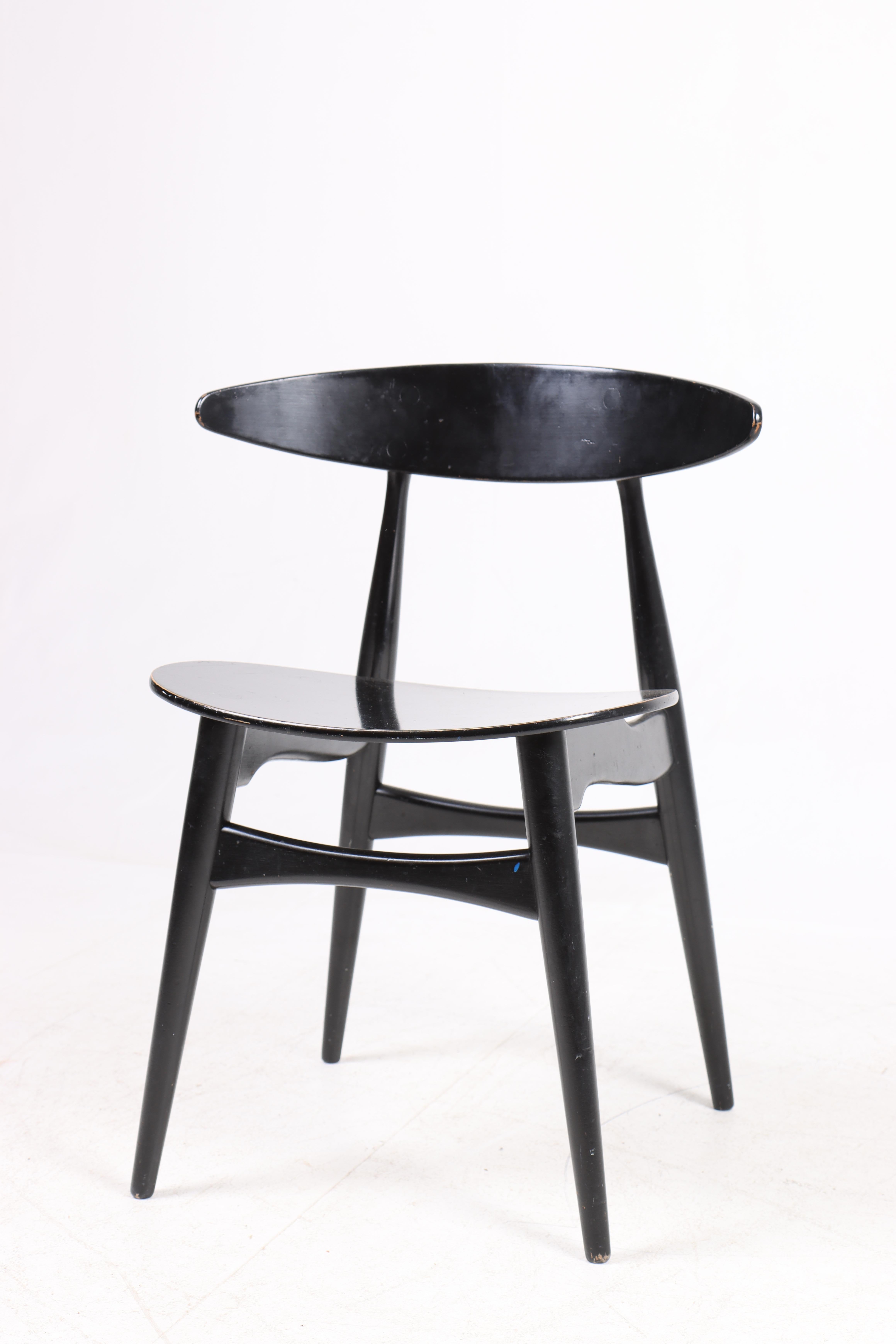 Faggio Set di otto sedie da pranzo di Wegner in vendita