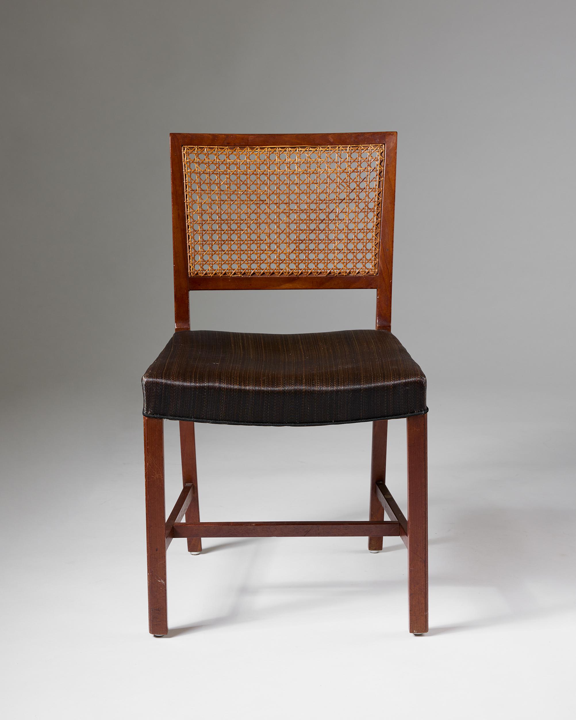 Conjunto de ocho sillas de comedor Diseñado por Frits Henningsen Dinamarca, década de 1940 en Bueno estado para la venta en Stockholm, SE