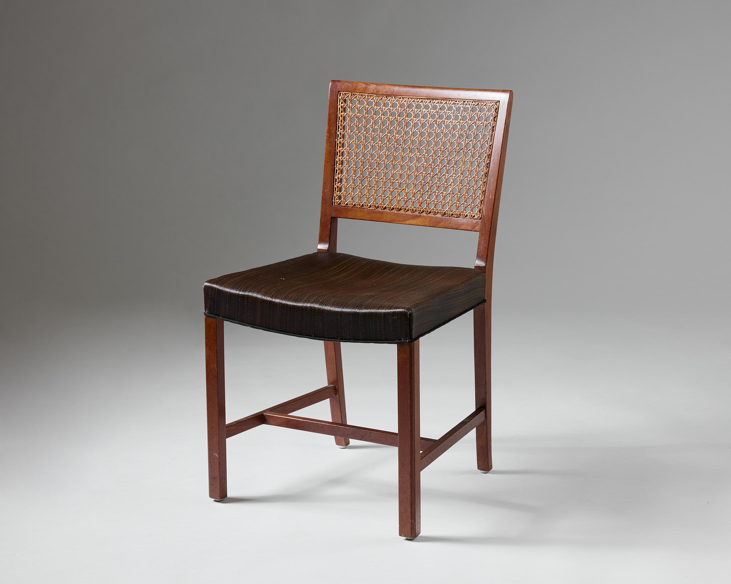 Conjunto de ocho sillas de comedor Diseñado por Frits Henningsen Dinamarca, década de 1940 mediados del siglo XX en venta