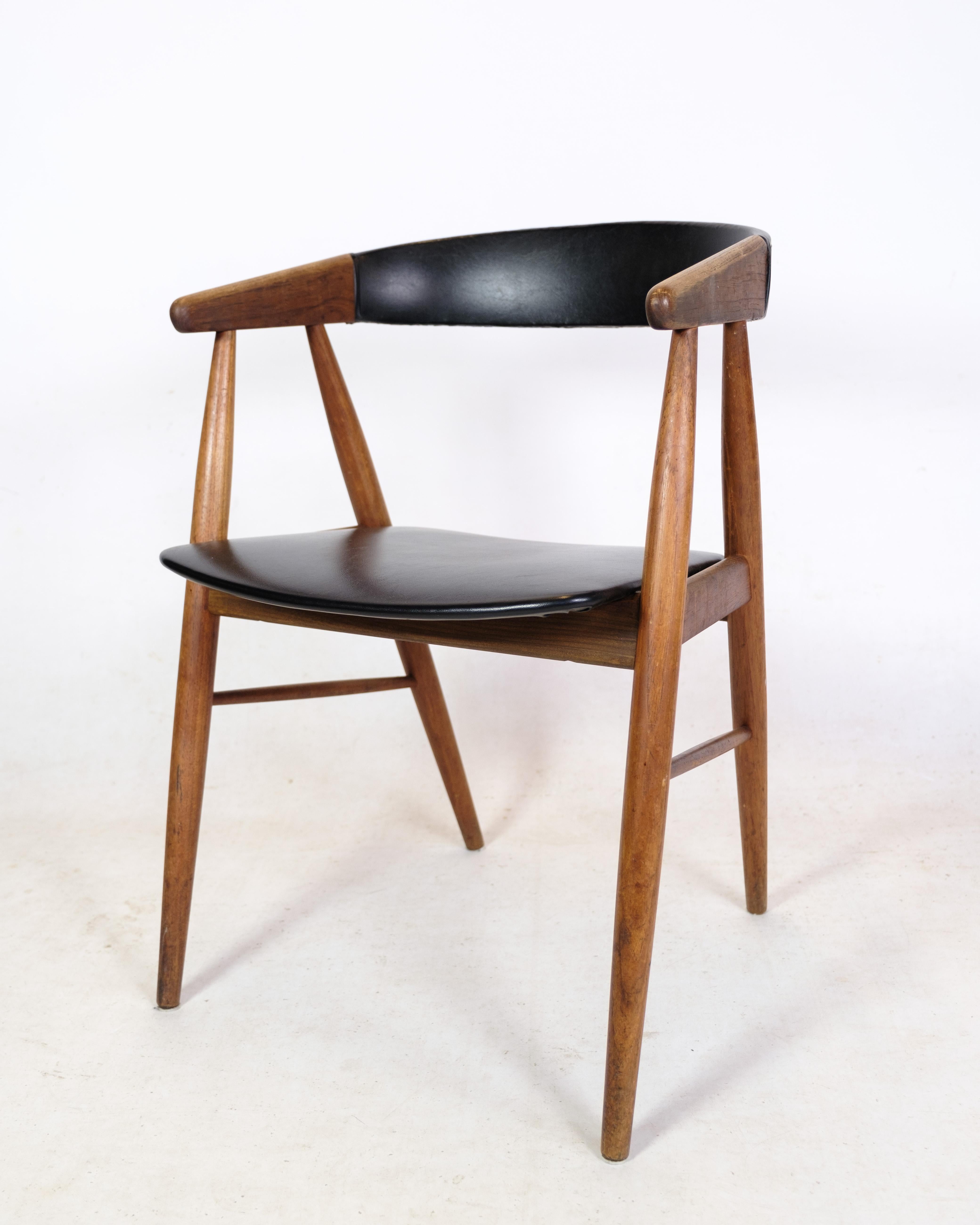 Scandinavian Modern Set of eight dining chairs In Teak wood by Aksel Bender and Ejnar Larsen, 1960