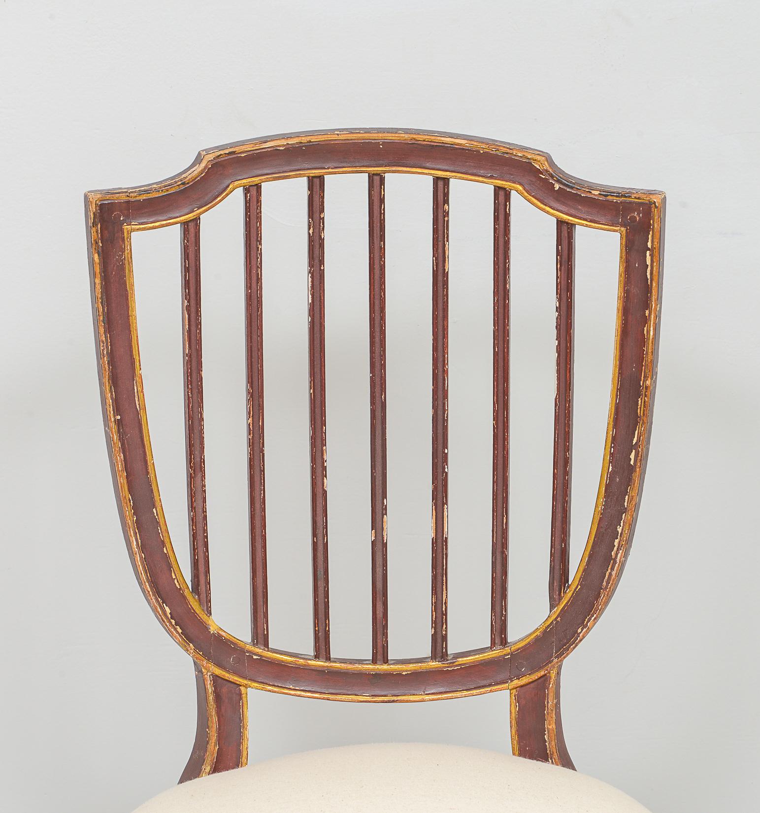 Satz von acht Esszimmerstühlen im neoklassischen Stil  im Zustand „Gut“ im Angebot in New York, NY