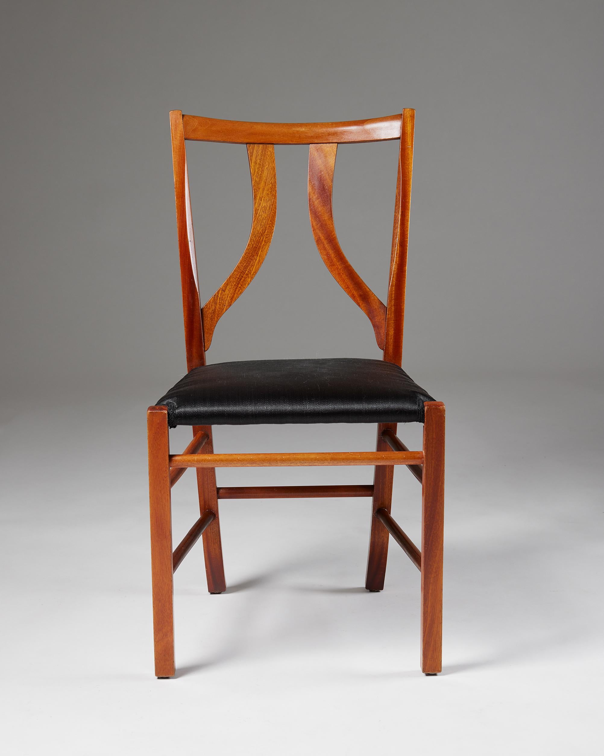 Swedish Set of Eight Dining Chairs Model 2027 Designed by Josef Frank for Svenskt Tenn For Sale