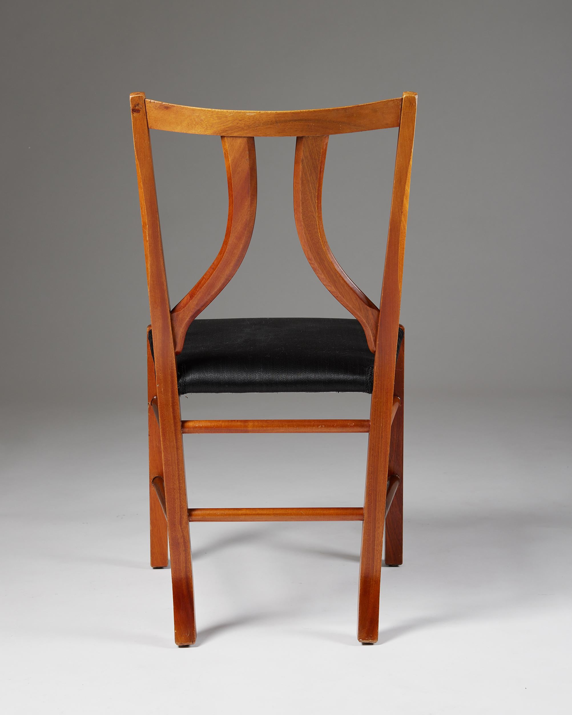 Upholstery Set of Eight Dining Chairs Model 2027 Designed by Josef Frank for Svenskt Tenn For Sale