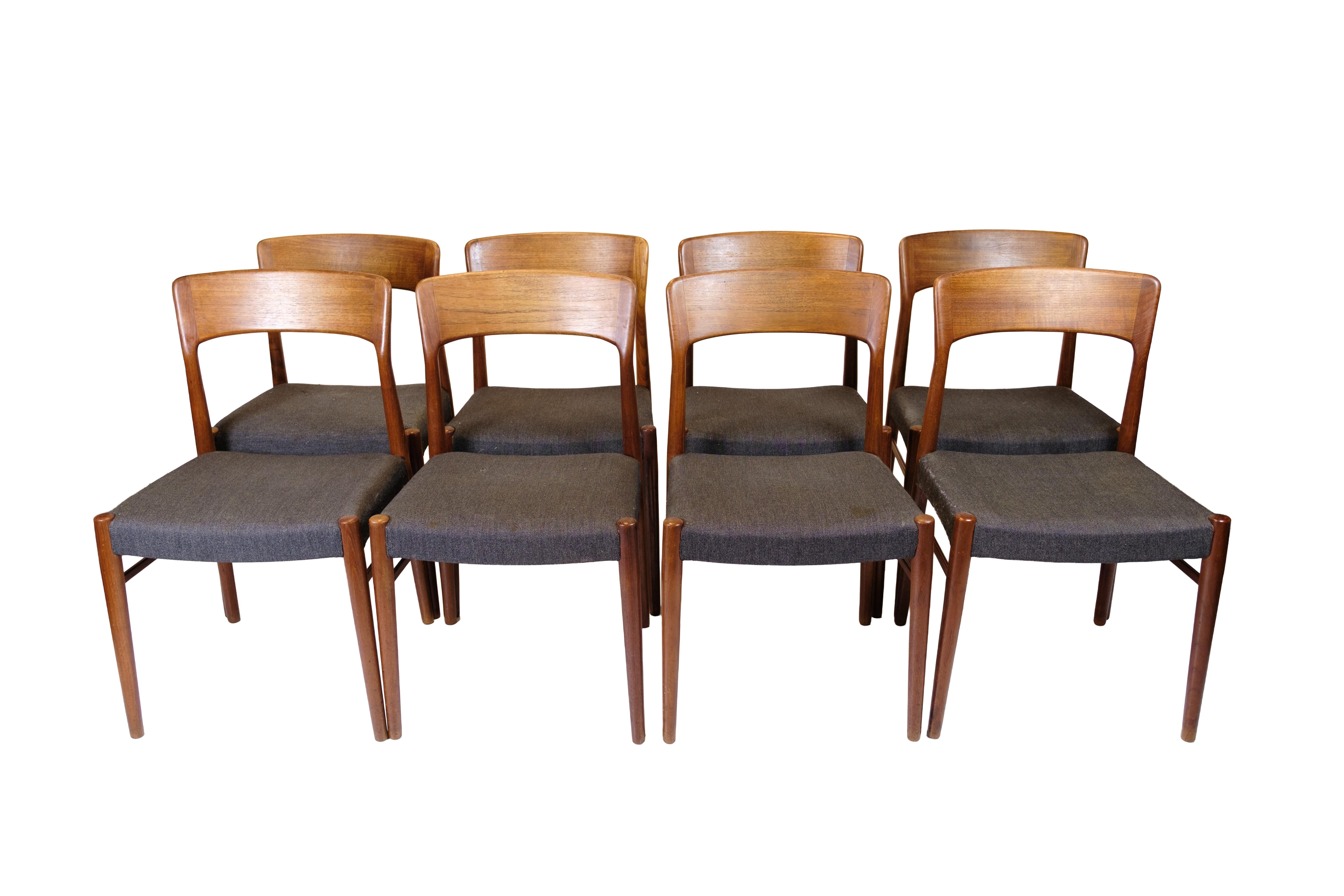 Set Of Eight Dining Chairs Model 26 In Teak By Henry Kjærnulf From 1960s