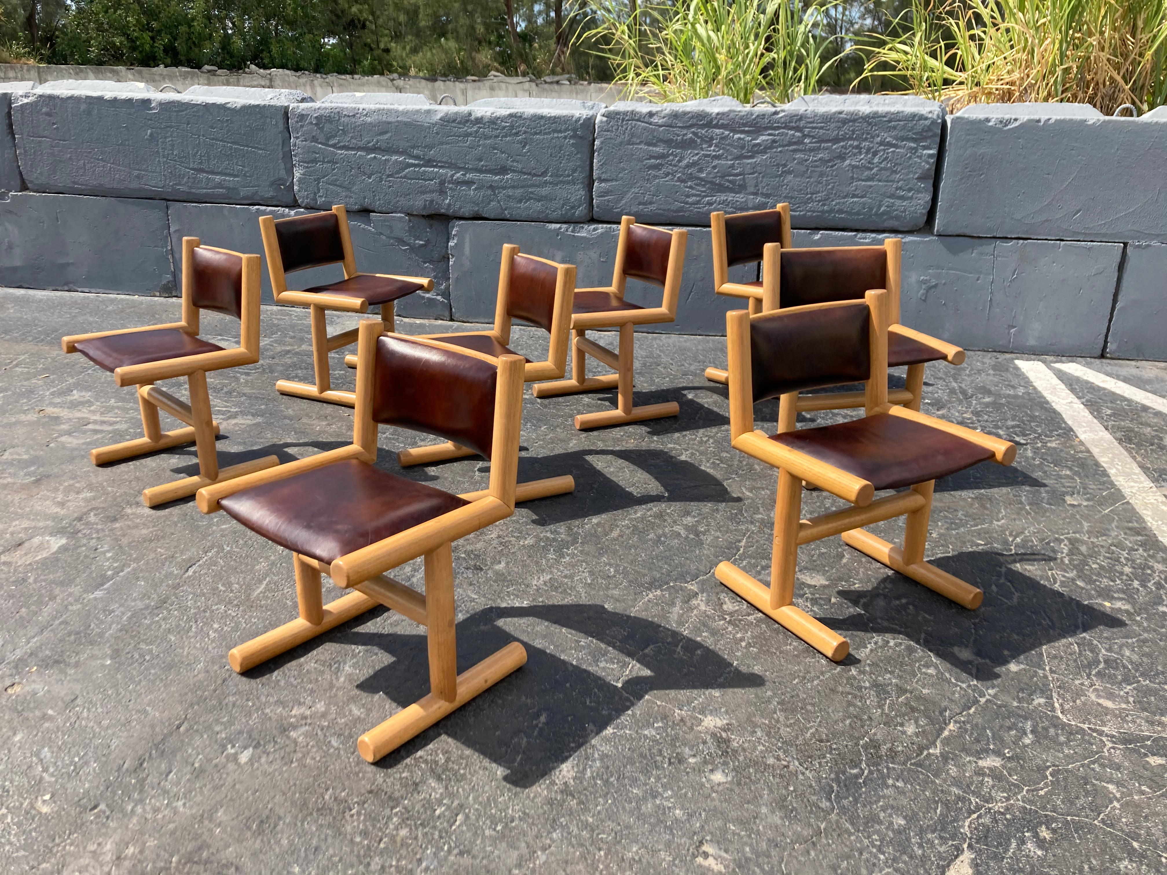 Set of Eight Dining Chairs, Studio, Oak and Leather, Craftsman In Good Condition In Miami, FL