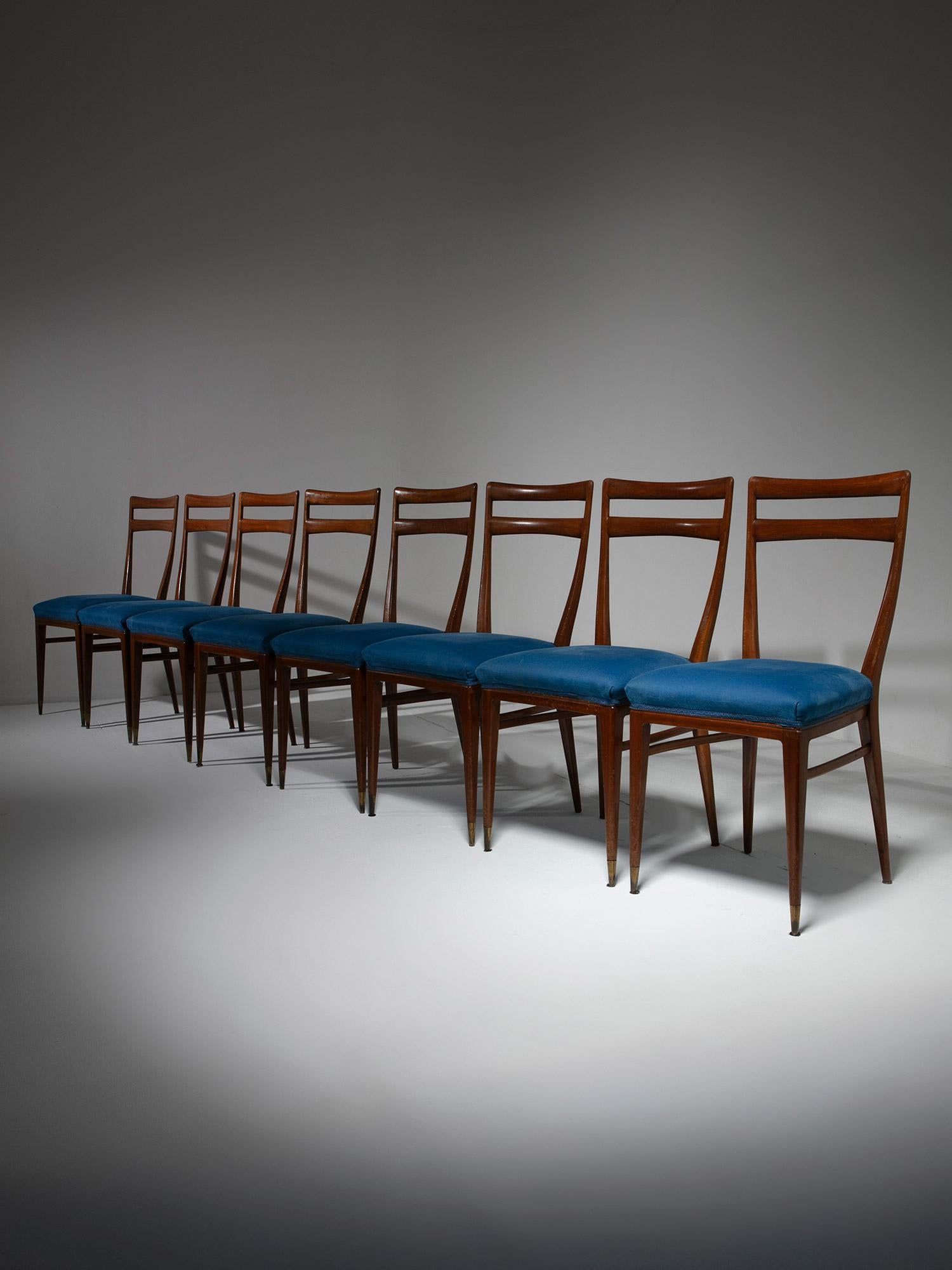 Italiano Set di otto sedie da pranzo in Wood Brass di La Casa Moderna, Italia, anni '50 in vendita