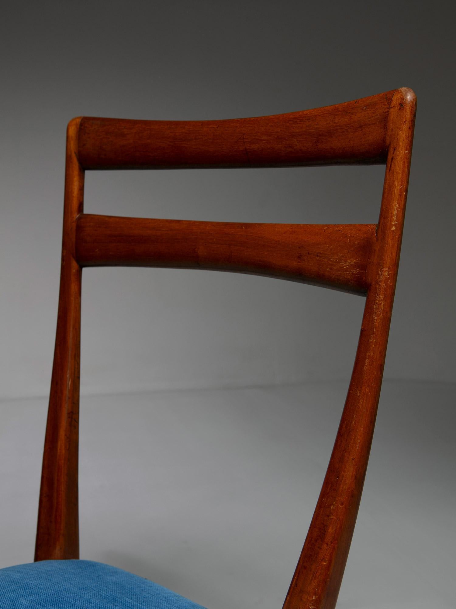 Set di otto sedie da pranzo in Wood Brass di La Casa Moderna, Italia, anni '50 in vendita 3
