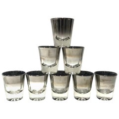 Ensemble de huit verres à shooter Dorothy Thorpe Barware avec incrustation d'argent circa 1960s