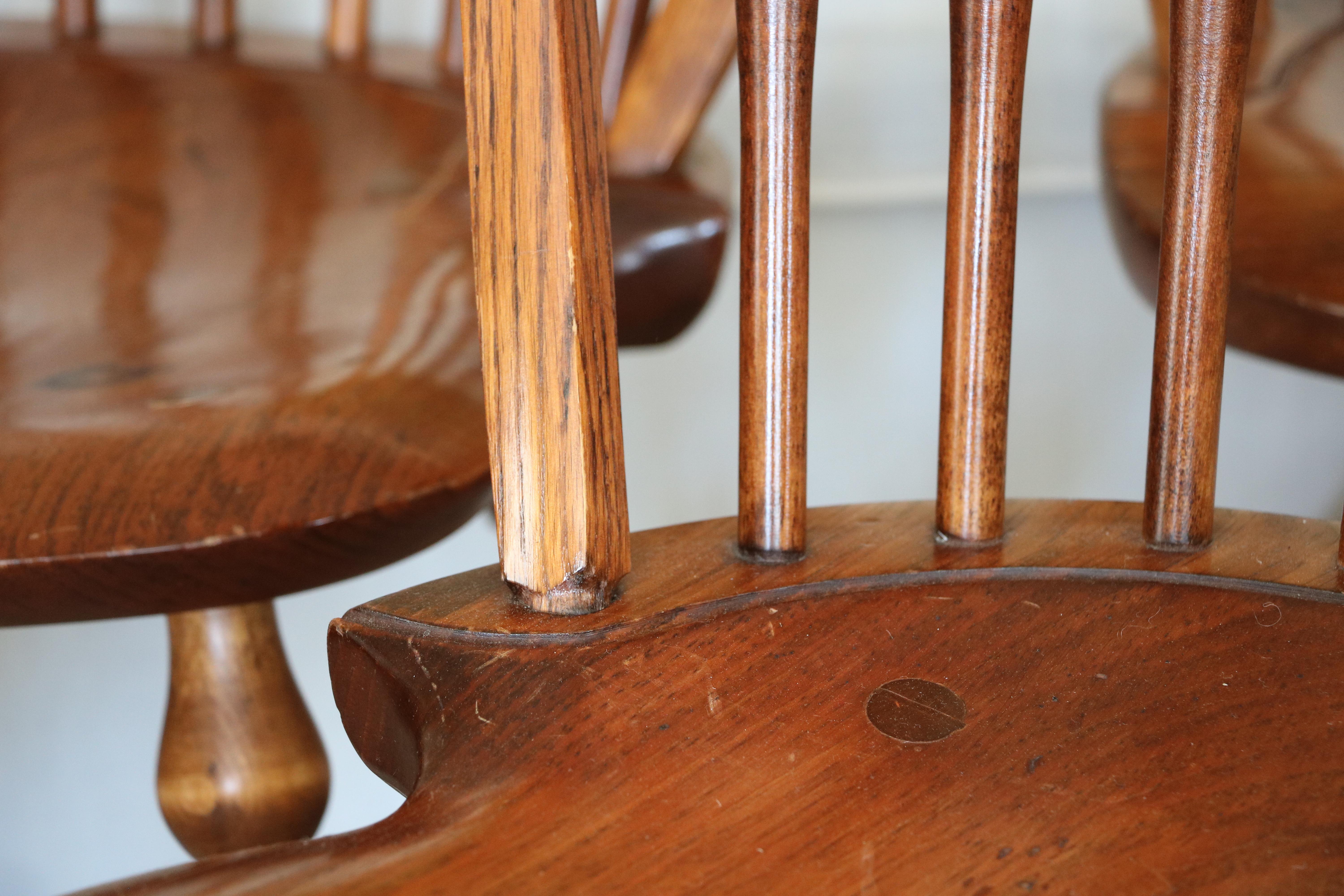 Set of Eight D.R. Dimes Dining Windsor Chairs, Handcrafted and Stamped In Good Condition In Westport, CT