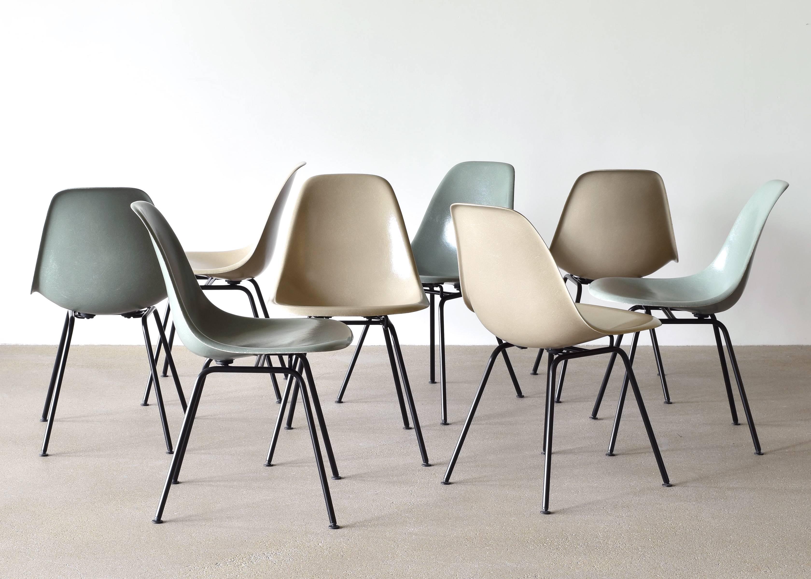Beautiful iconic DSX chairs in natural colors: Sea foam green and greige. Shells are in very good or excellent condition with only slight traces of use. Replaced shock mounts which guarantee save usability for the next decades. Each chair is signed