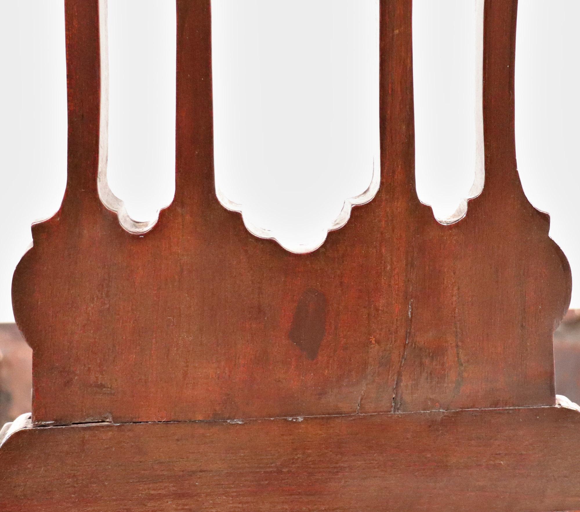 Set di otto sedie inglesi Edwardian Chippendale Revival in mogano in vendita 9