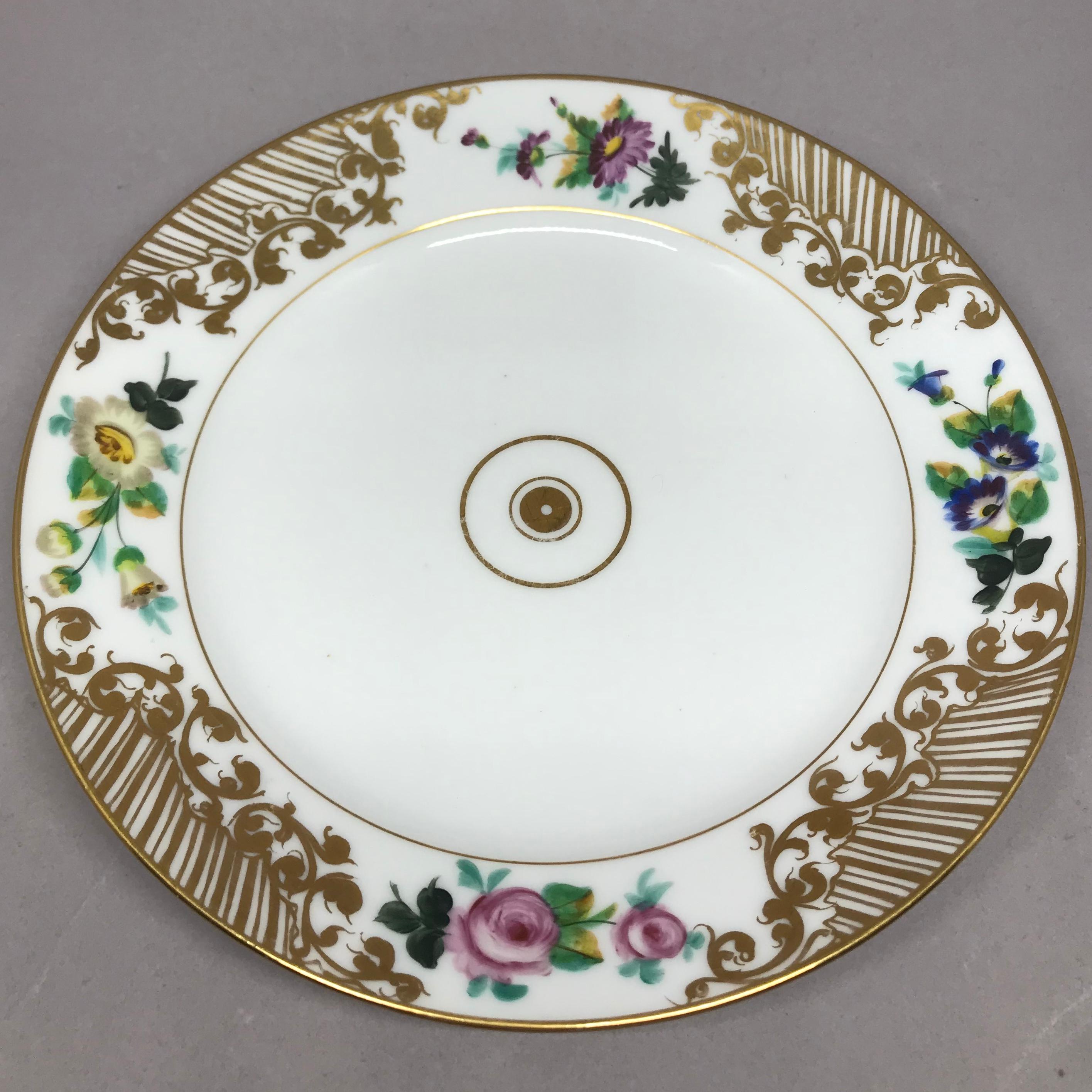 Set of eight Empire floral and gilt decorated plates. Paris porcelain transitional Empire gilt plates with flowers. France, circa 1830
Dimensions: 9.25