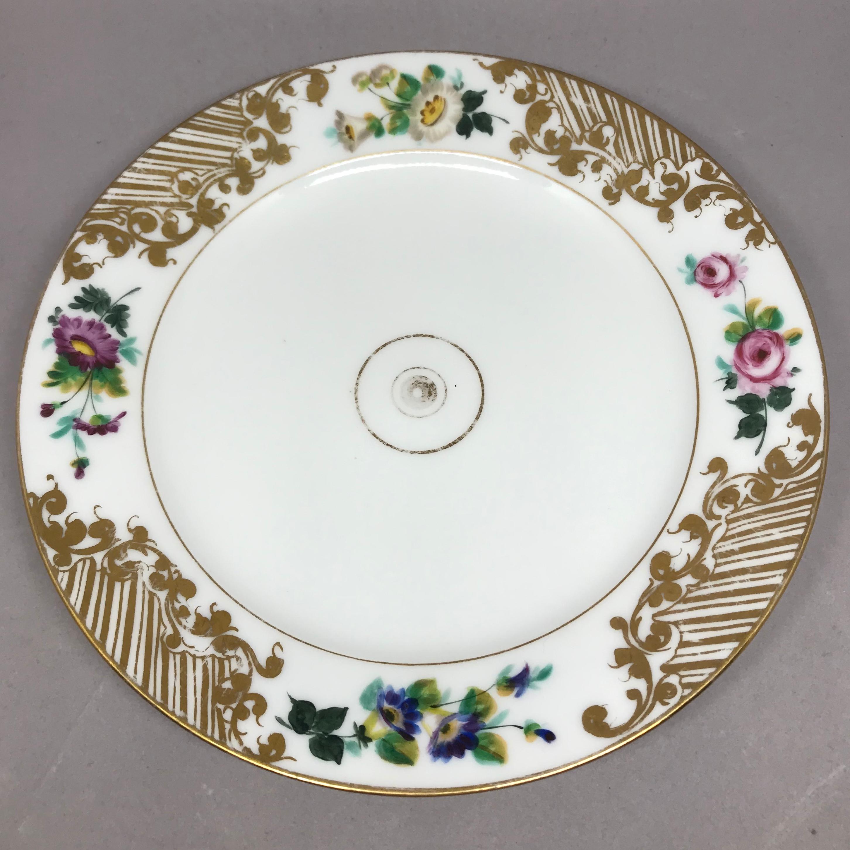 Set of Eight Empire Floral and Gilt Decorated Plates In Good Condition For Sale In New York, NY