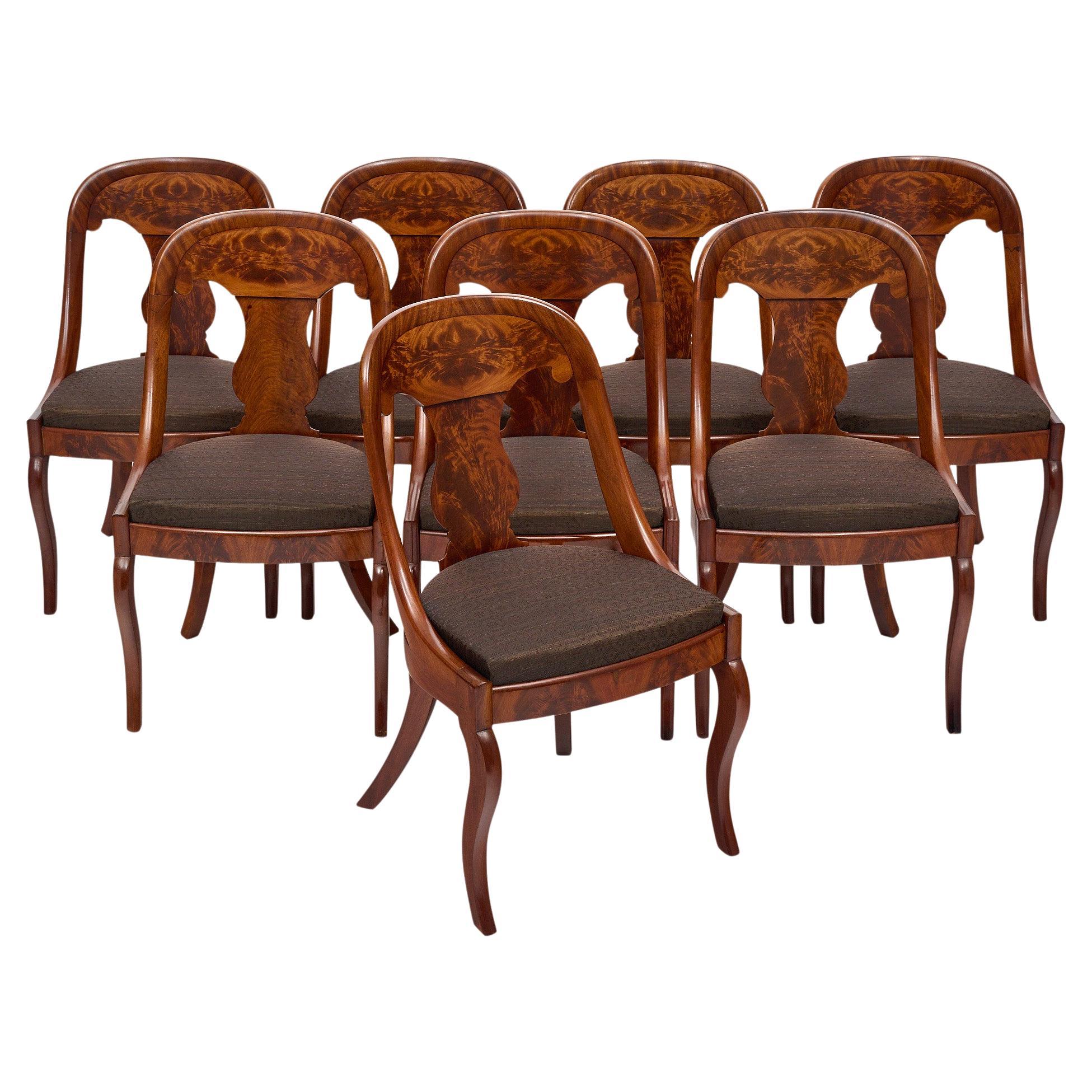 Ensemble de huit chaises de salle à manger Gondola de style Empire en vente