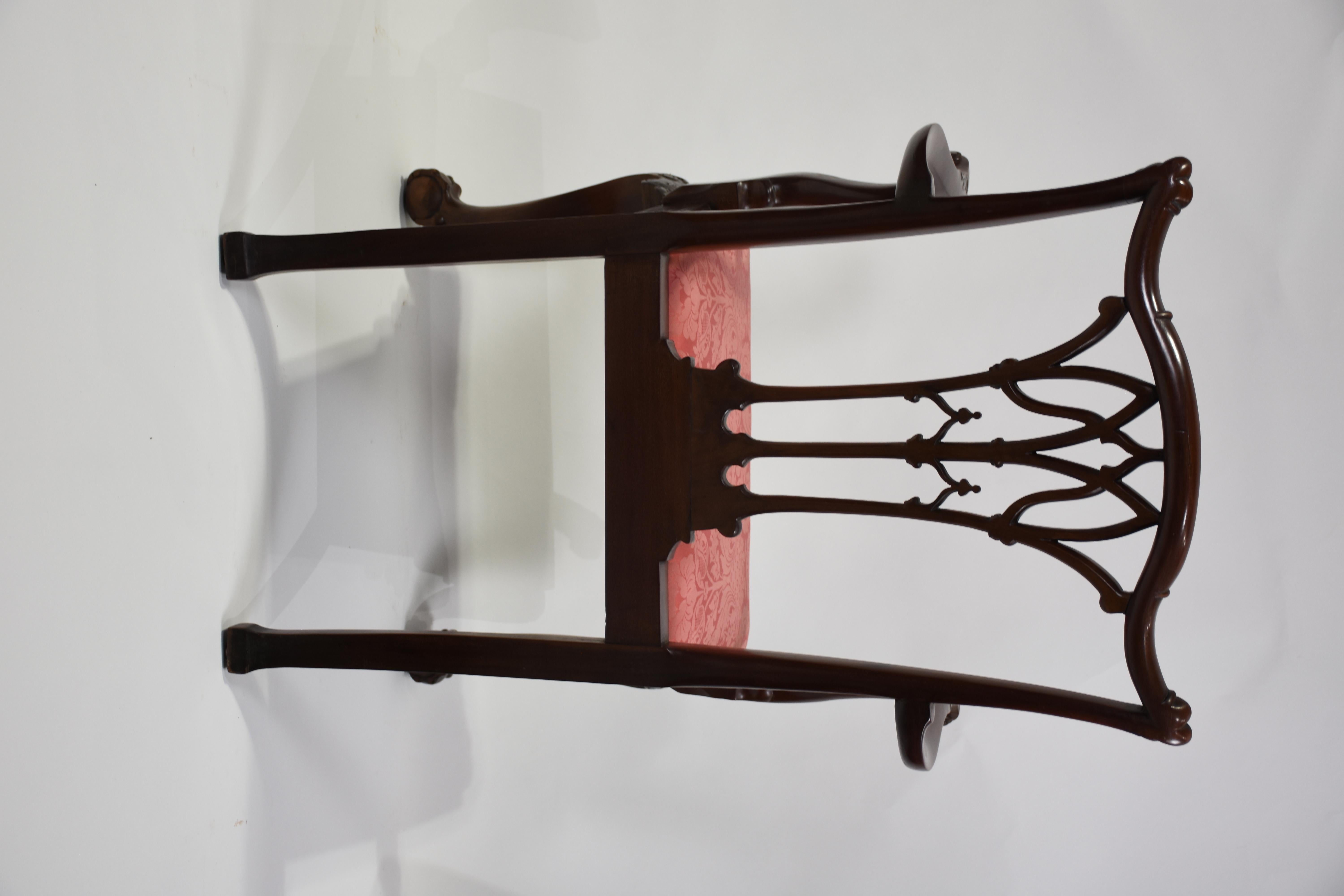 Ensemble de huit chaises de salle à manger Chippendale anglaises - deux chaises d'hôte et six chaises d'appoint Bon état - En vente à New York, NY