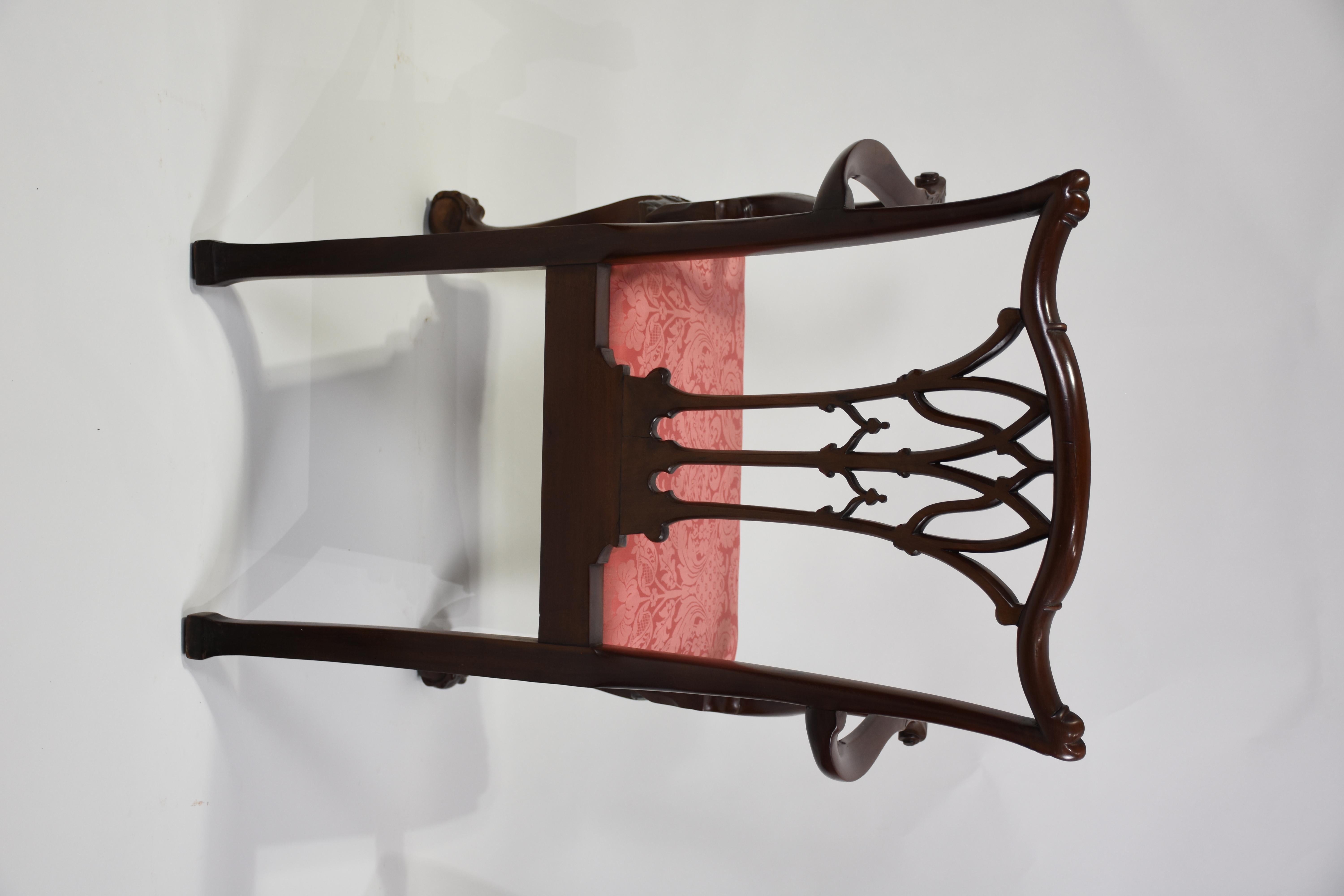 XIXe siècle Ensemble de huit chaises de salle à manger Chippendale anglaises - deux chaises d'hôte et six chaises d'appoint en vente