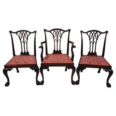 Ensemble de huit chaises de salle à manger Chippendale anglaises - deux chaises d'hôte et six chaises d'appoint