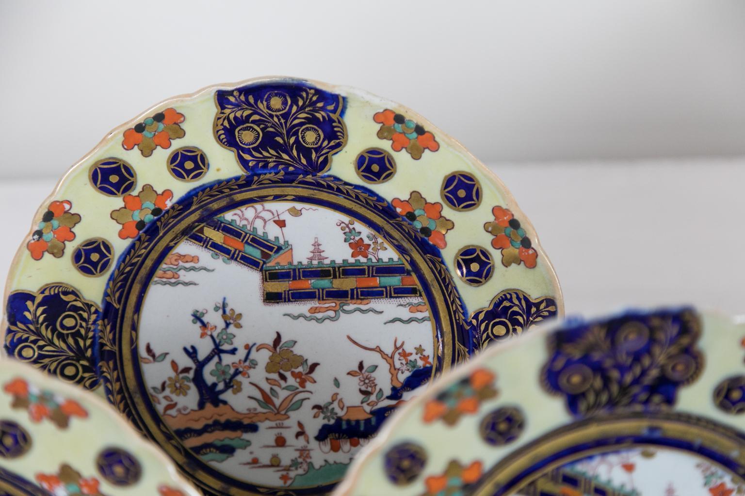 Set of Eight English Mason's Ironstone Dinner Plates In Good Condition For Sale In Wilson, NC