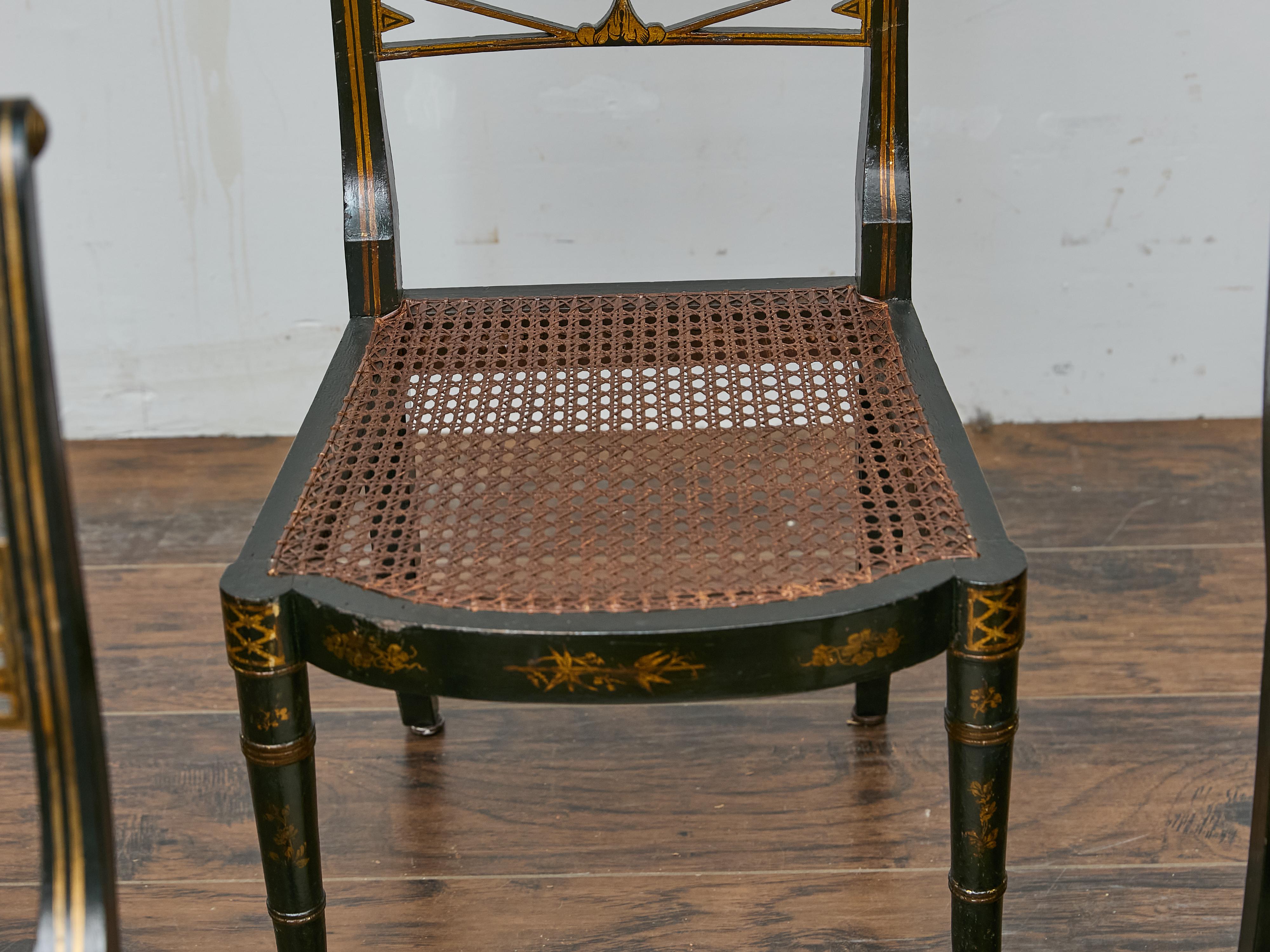 Set di otto sedie da pranzo inglesi in stile Regency Revival Chinoiserie, 1880-1920 in vendita 6