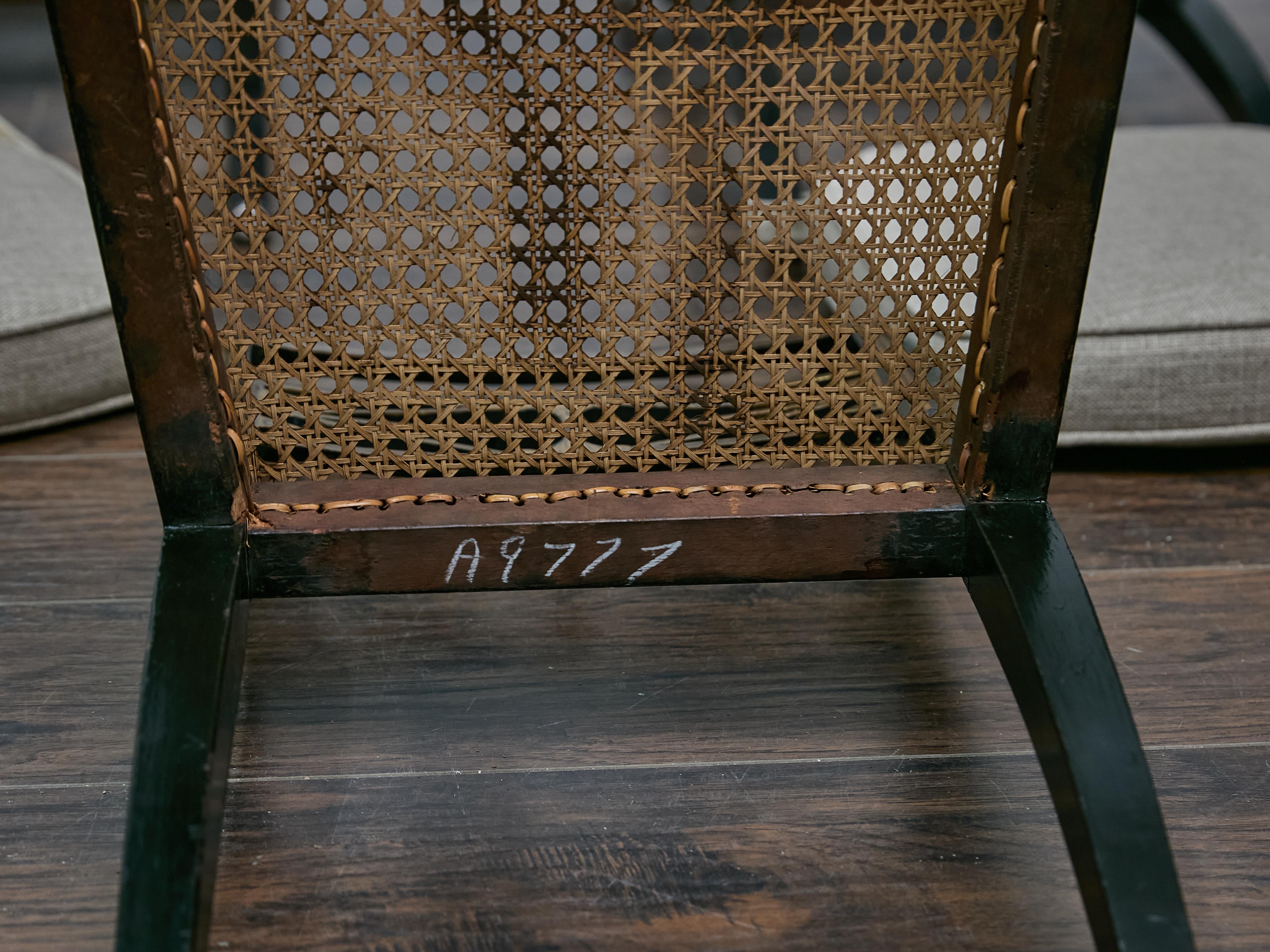 Set di otto sedie da pranzo inglesi in stile Regency Revival Chinoiserie, 1880-1920 in vendita 10