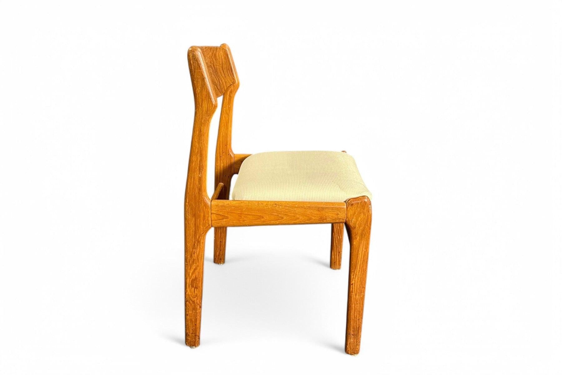 Set of Eight Erik Buch Dining Chairs in Teak In Good Condition For Sale In Berkeley, CA