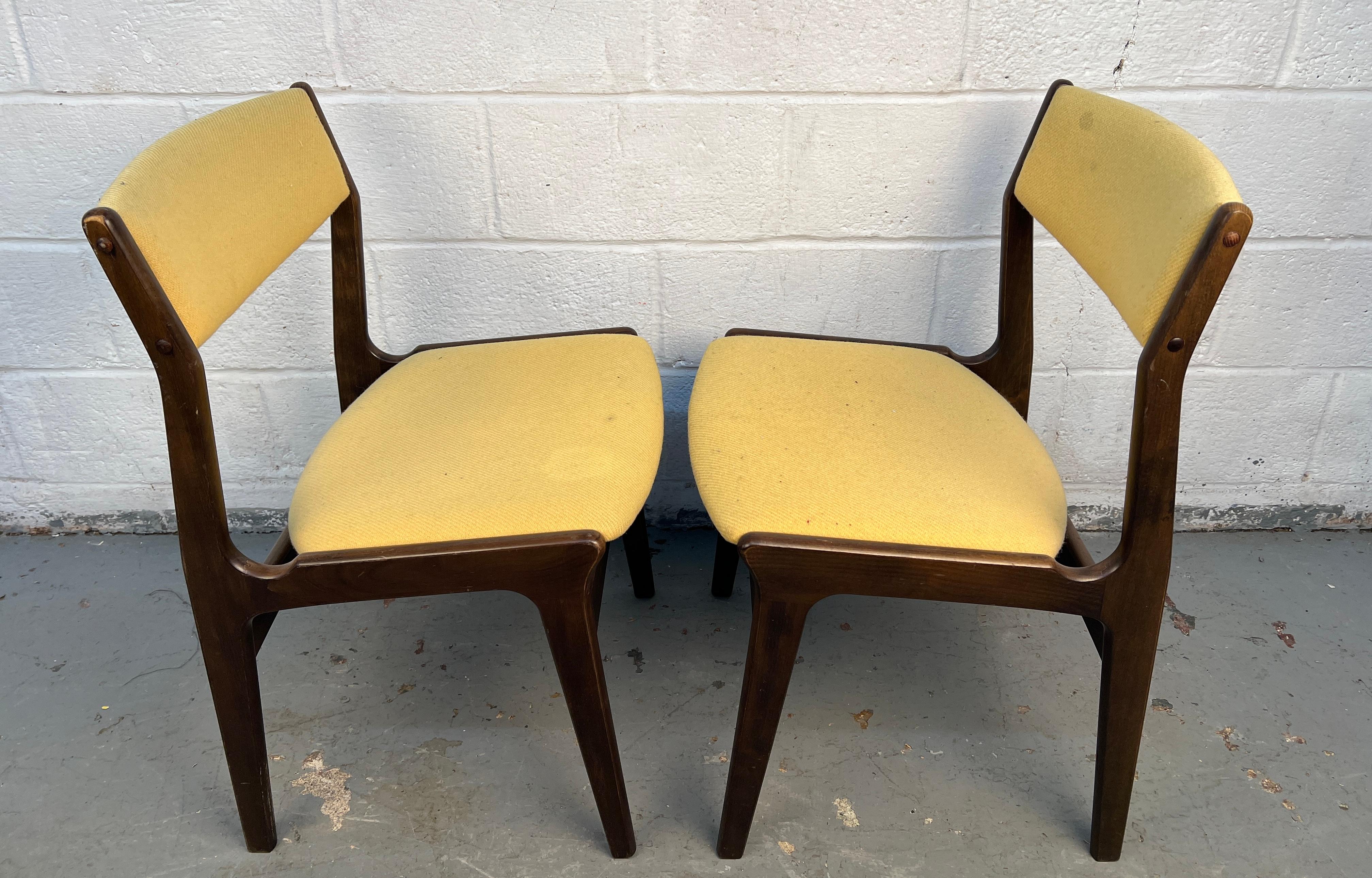Set of Eight Erik Buch Vintage Dining Chairs by Nova Mobler of Denmark (Stoff) im Angebot