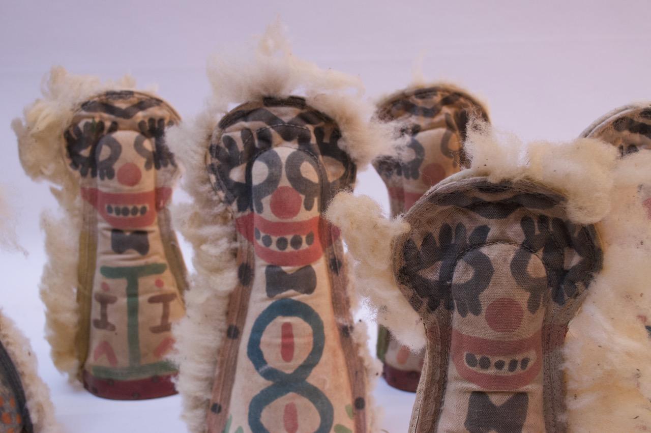 Juego de ocho muñecos de carnaval de arte popular / muñecos de derribo Estadounidense en venta